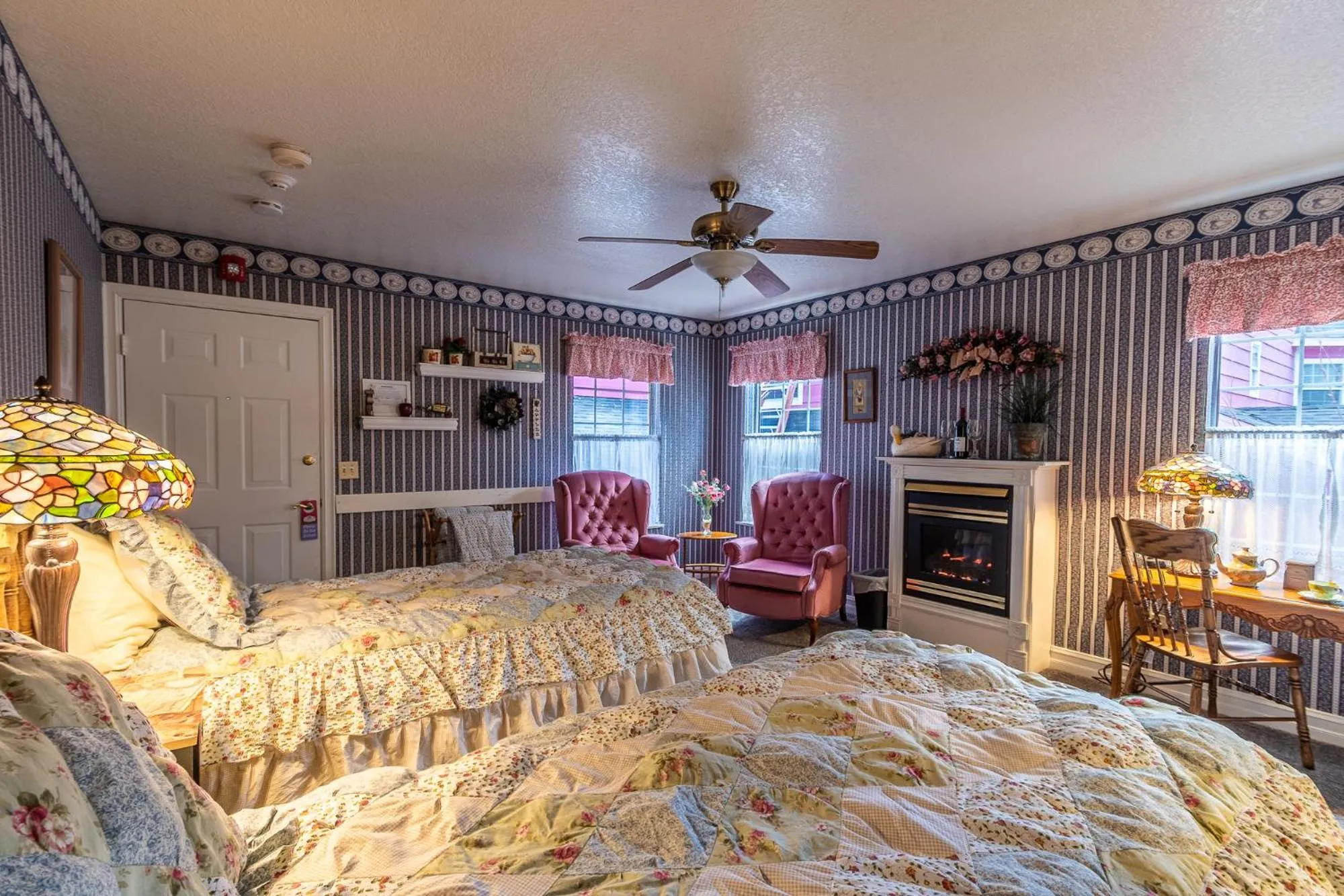 Bed in Apples Bed and Breakfast Inn