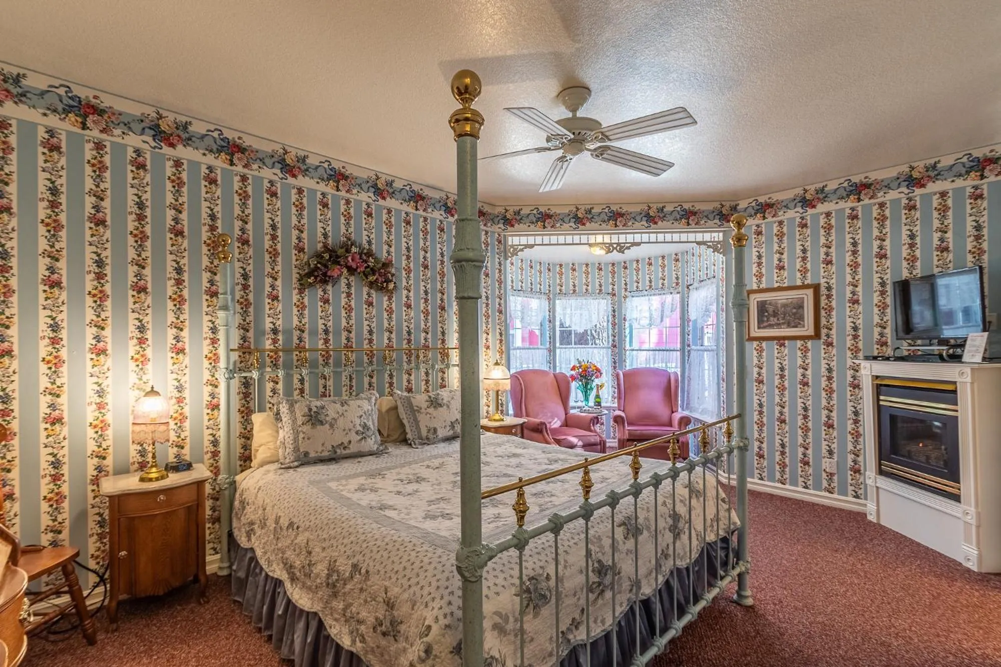 Bed in Apples Bed and Breakfast Inn