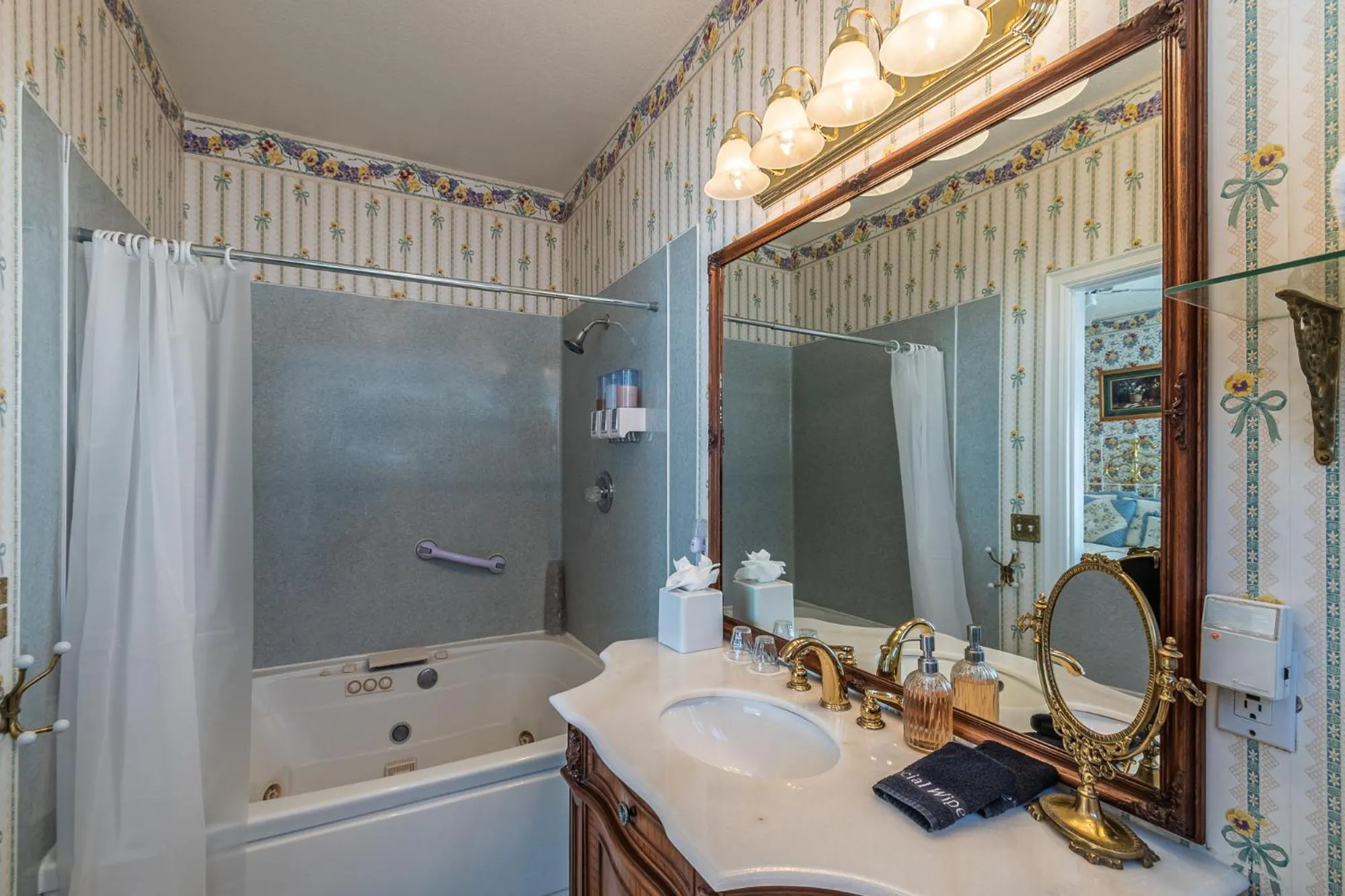 Apples Bed and Breakfast Inn