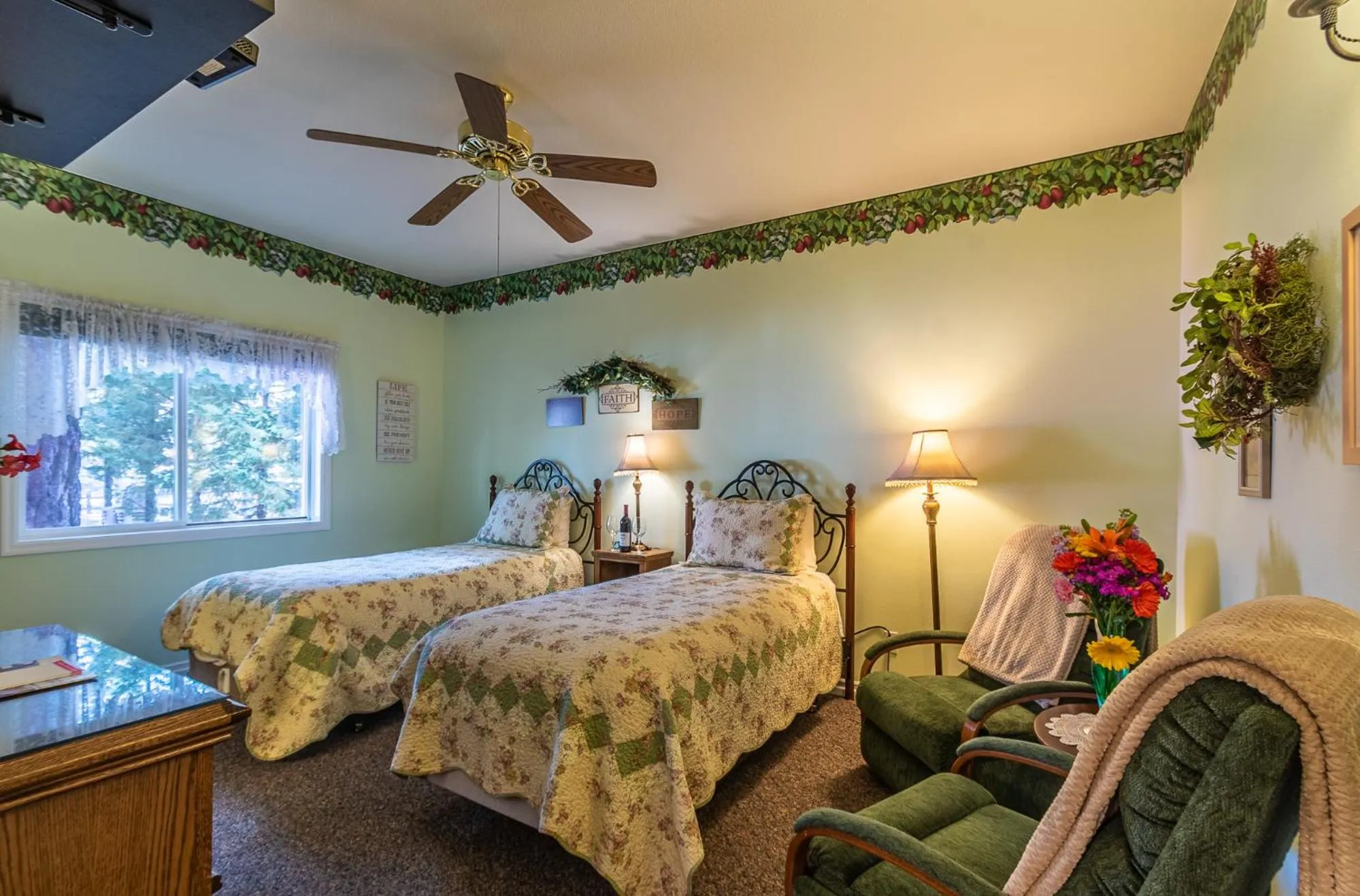 Bed in Apples Bed and Breakfast Inn