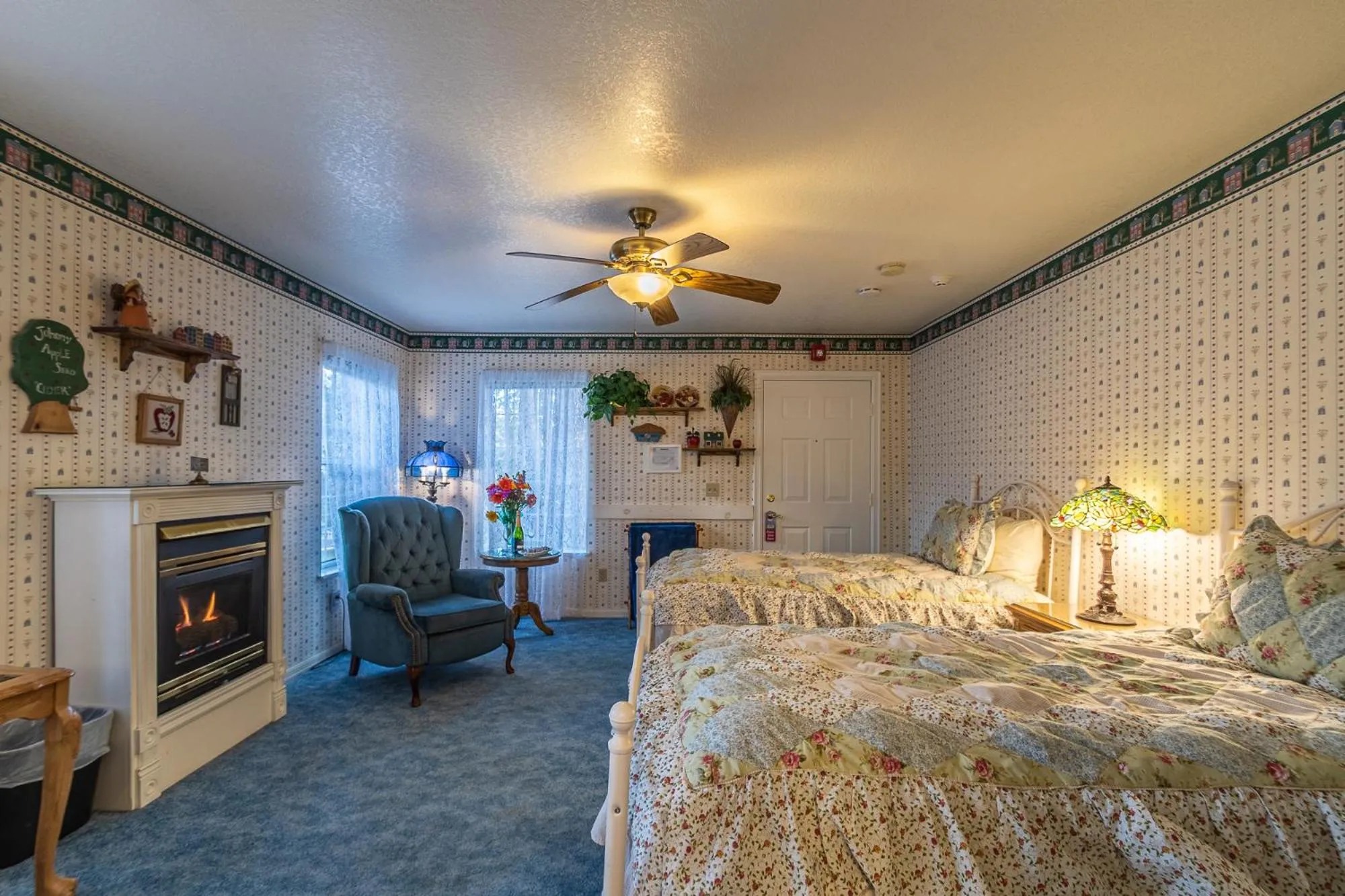 Bed in Apples Bed and Breakfast Inn