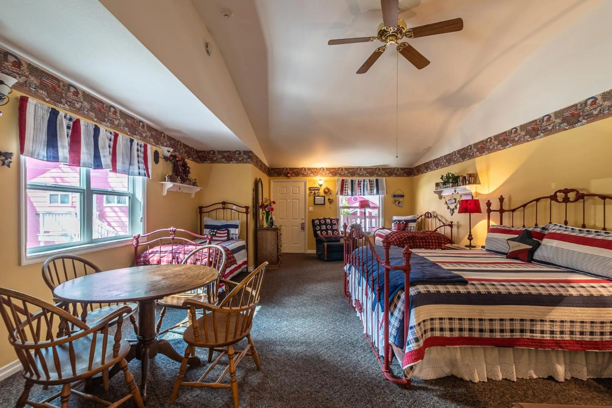 Bed in Apples Bed and Breakfast Inn