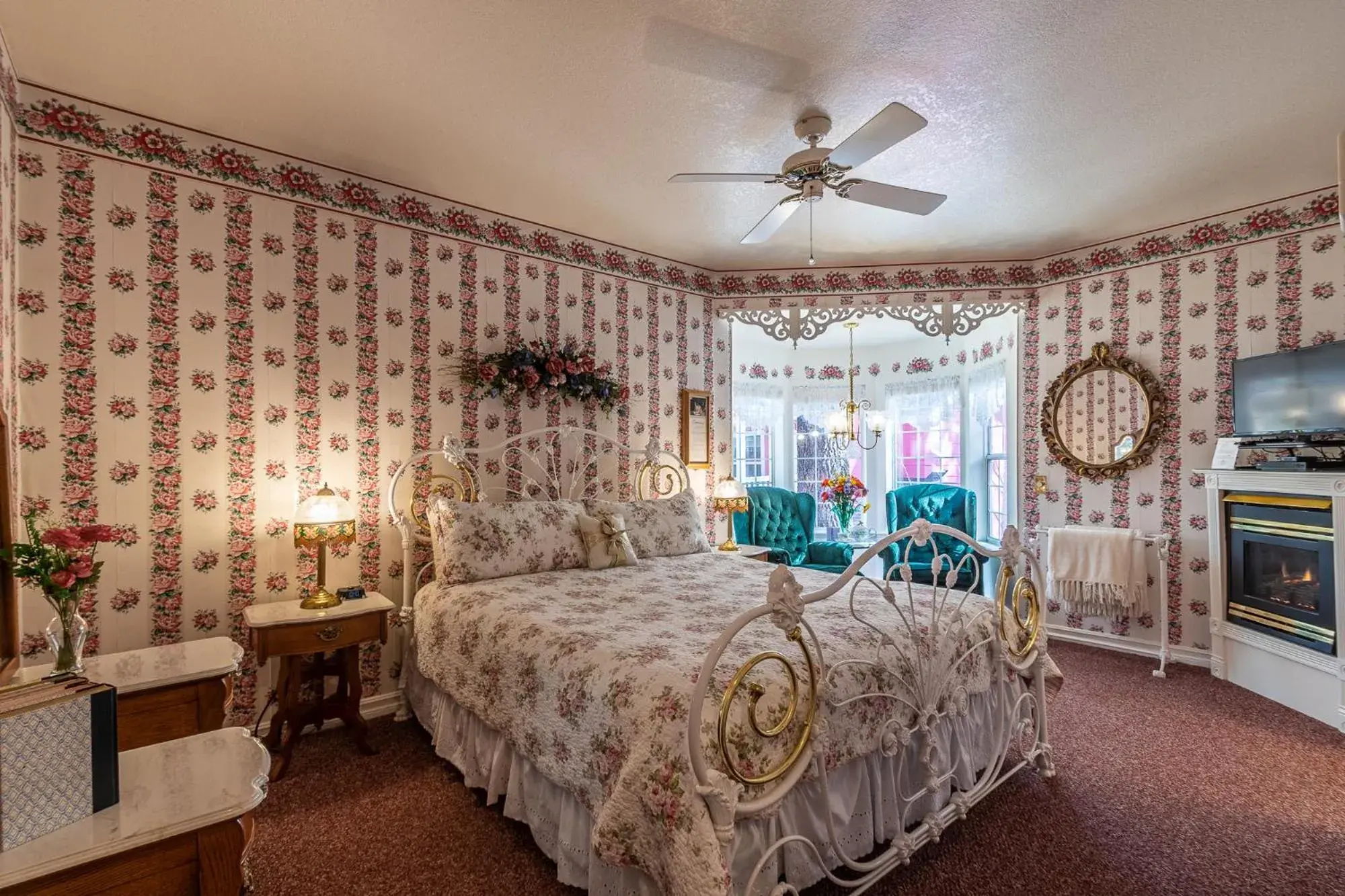 Deluxe Suite in Apples Bed and Breakfast Inn Deluxe Suite in Apples Bed and Breakfast Inn