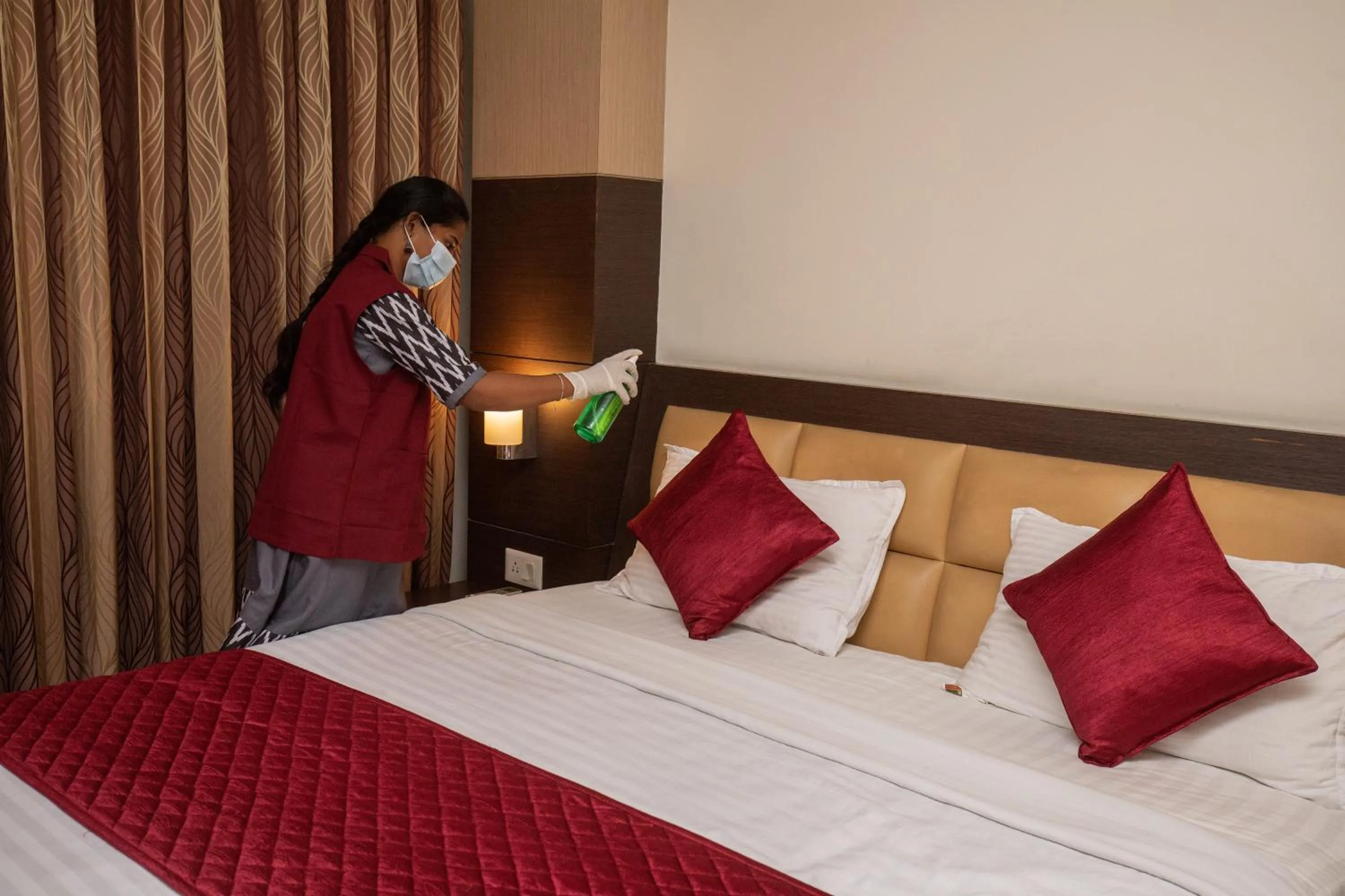 room service, Bed in Sri Krishna Palace