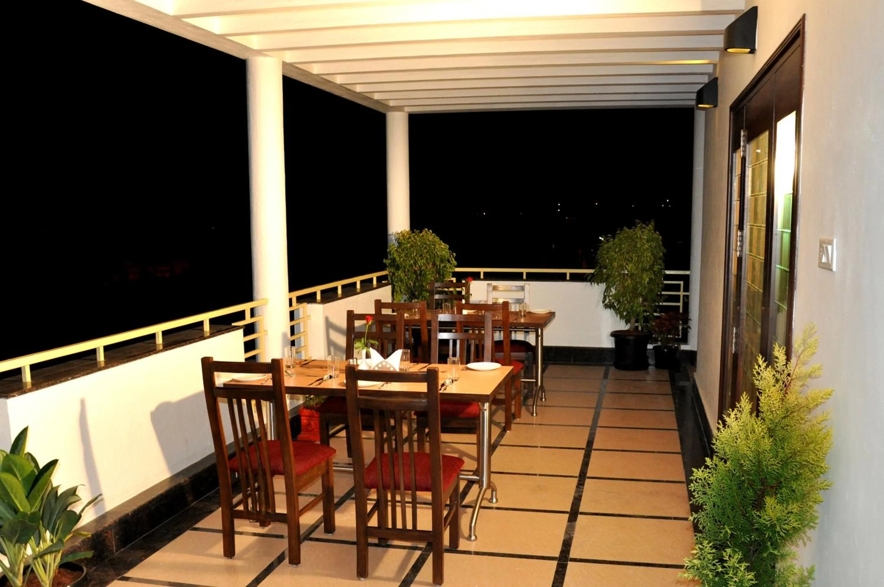 Restaurant/places to eat in Sri Krishna Palace