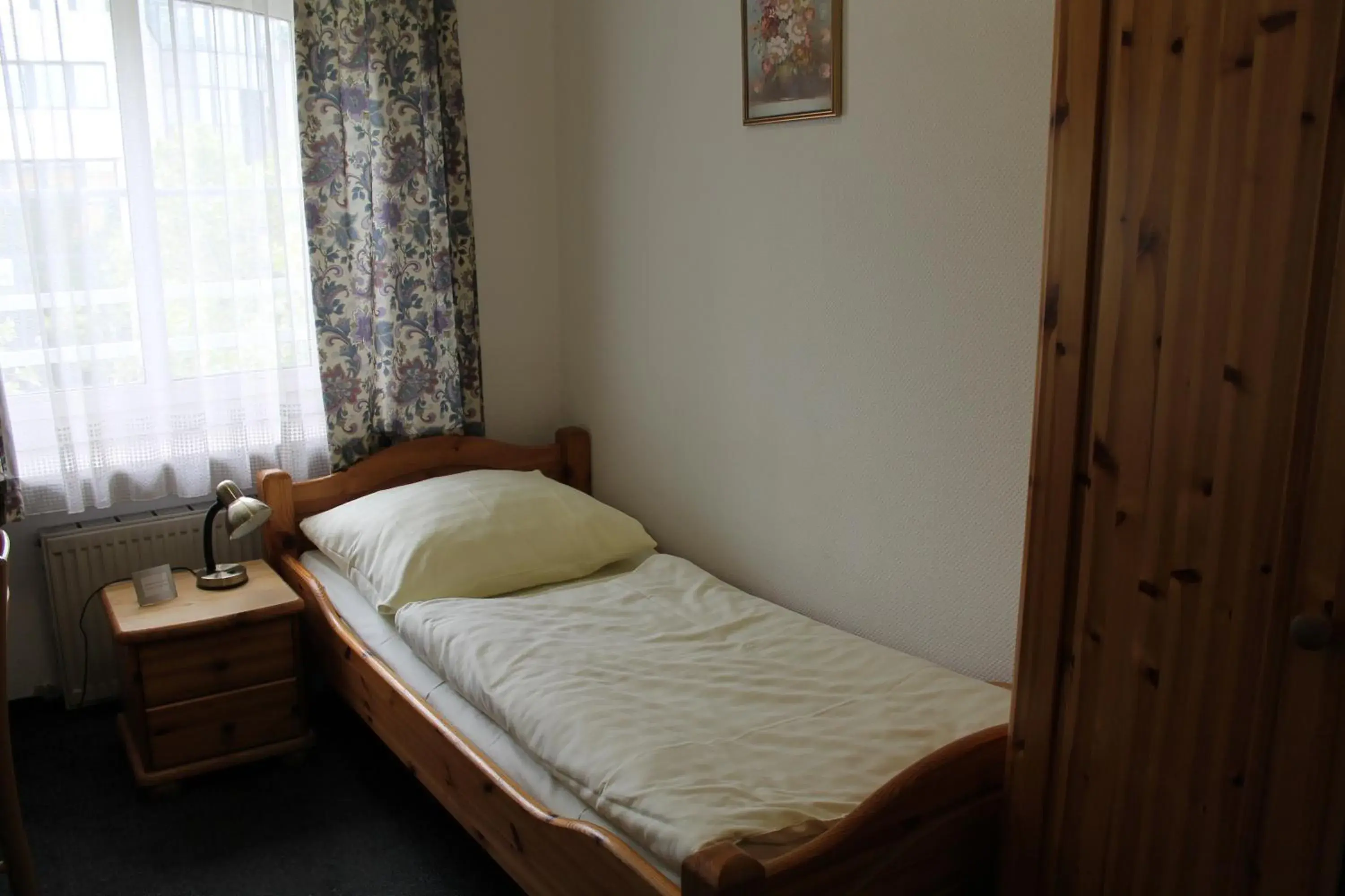 Single Room in Pension Locarno Single Room in Pension Locarno