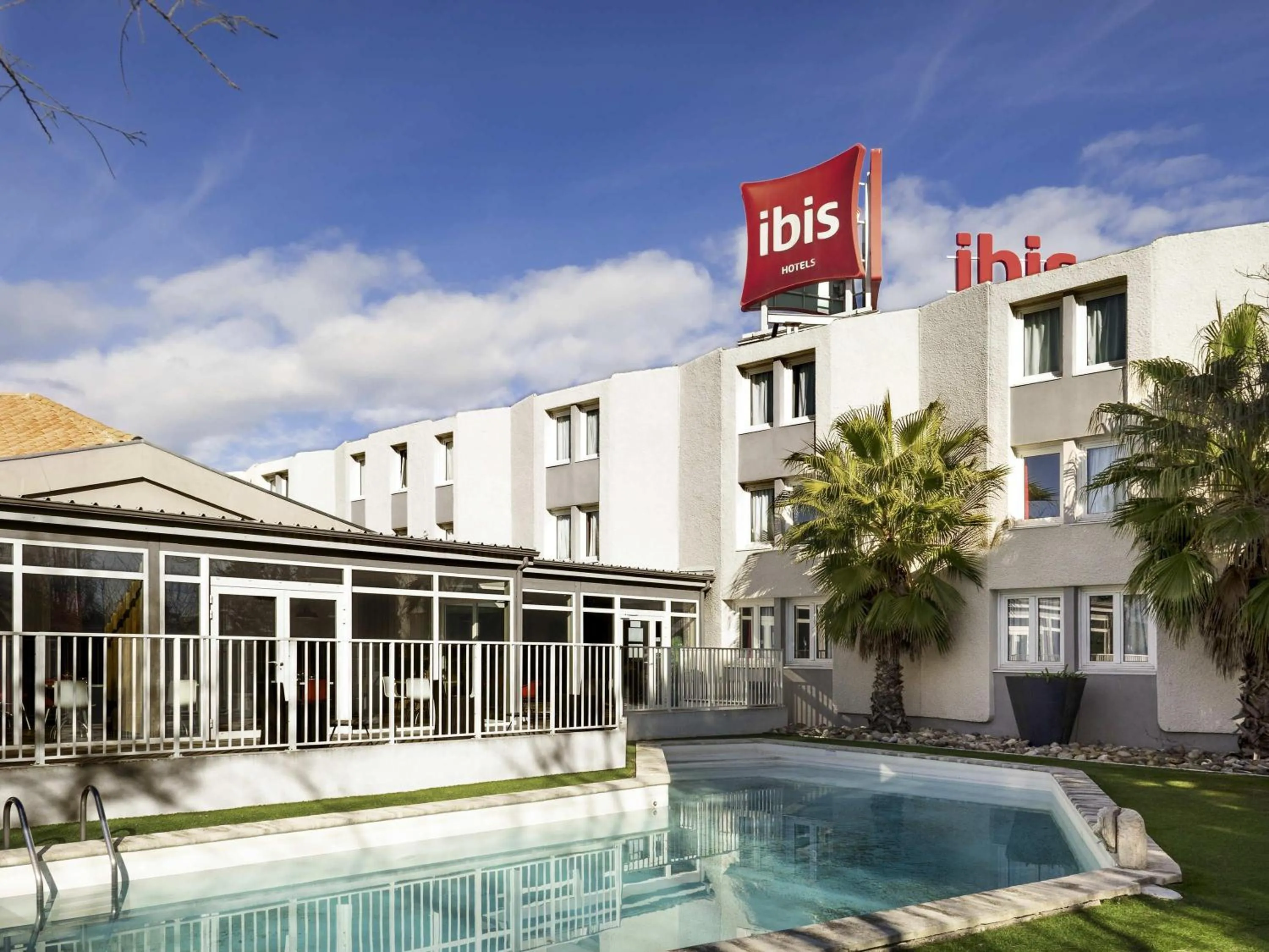 Pool view in ibis Arles