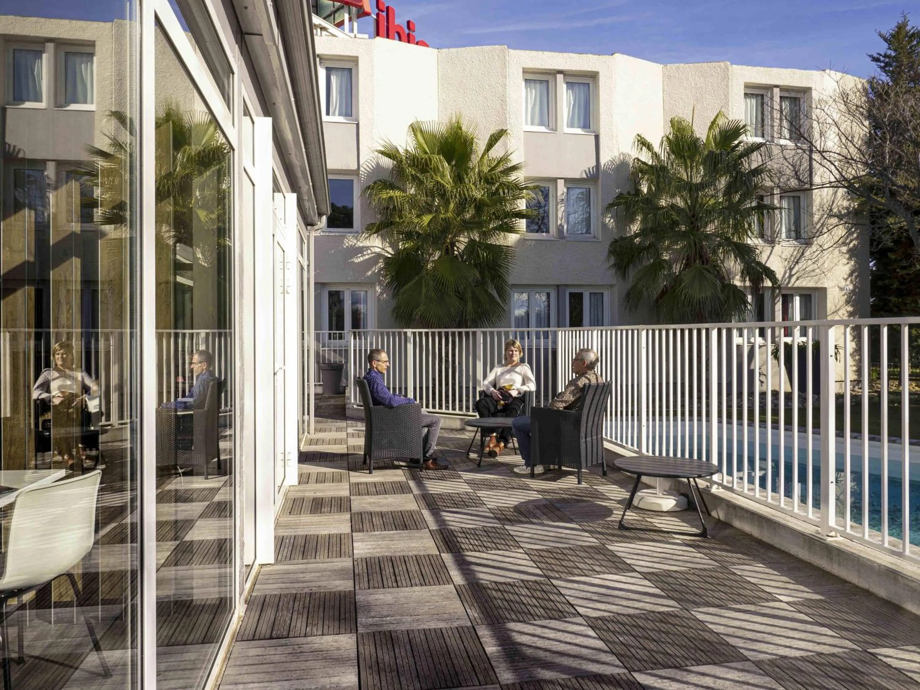 Pool view in ibis Arles