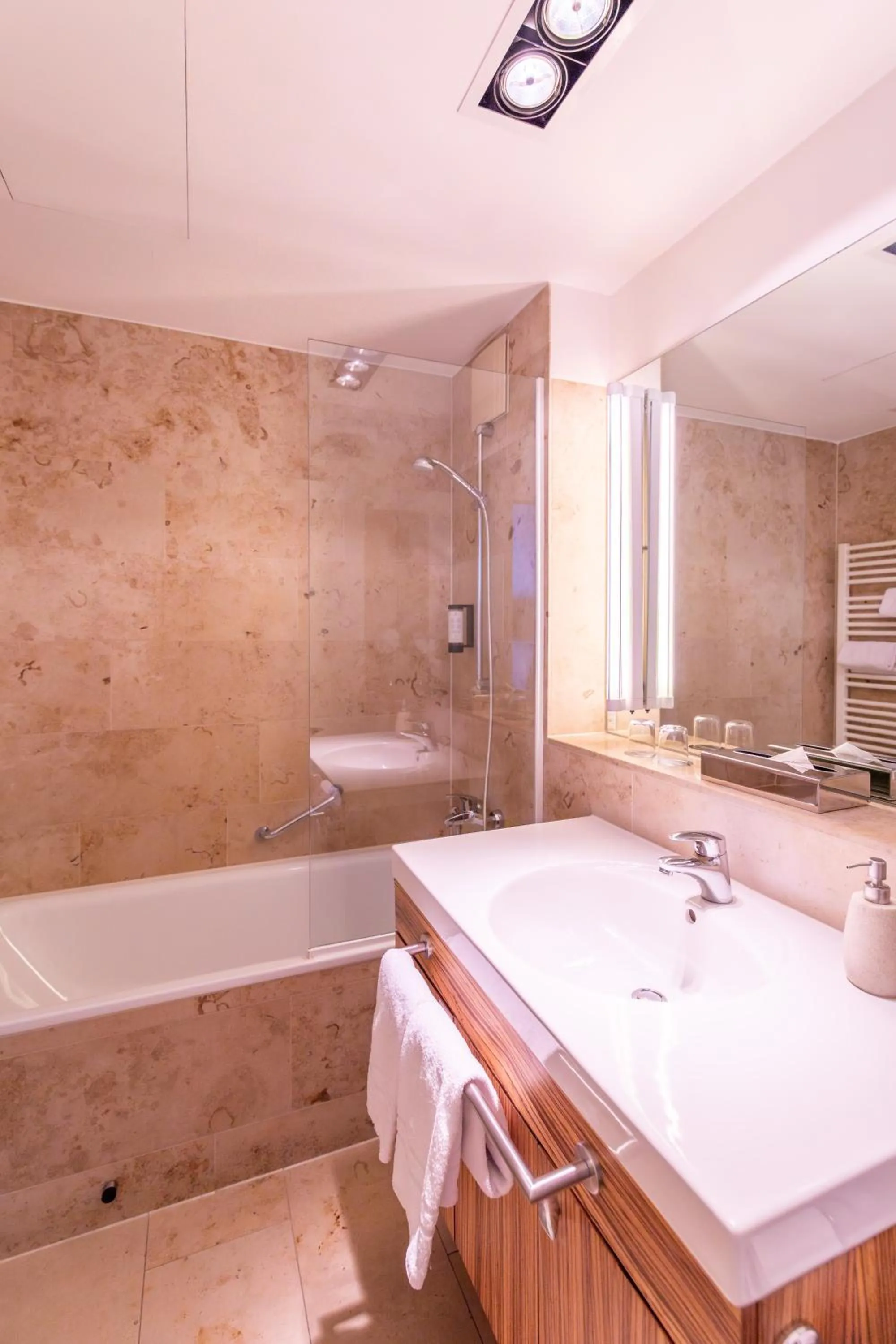 Shower in Herzogshof - Boutique-Hotel am Dom