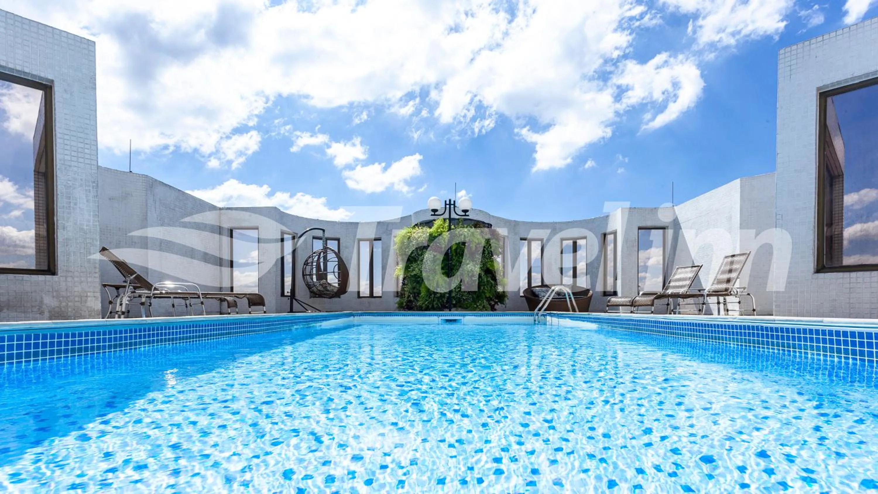 Swimming pool in Travel Inn Premium Flats Paulista Wall Street