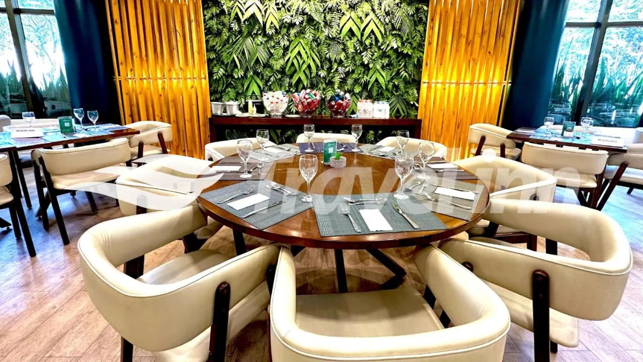 Restaurant/places to eat in Travel Inn Premium Flats Paulista Wall Street