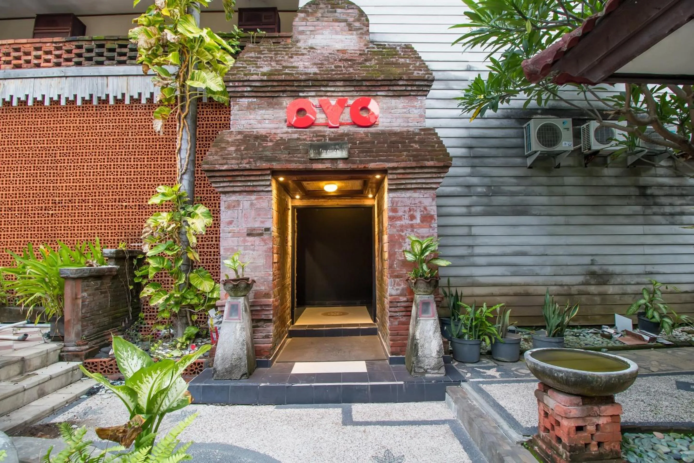 Facade/entrance in Hotel O Maxi Budget