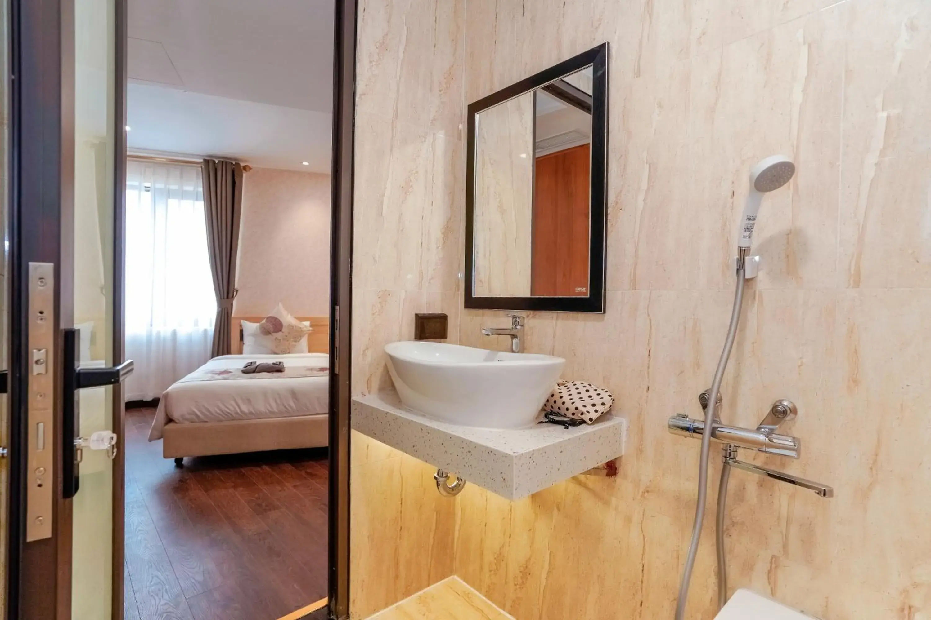 Twin Room - single occupancy in MOMIZI Hotel HAI PHONG Twin Room - single occupancy in MOMIZI Hotel HAI PHONG