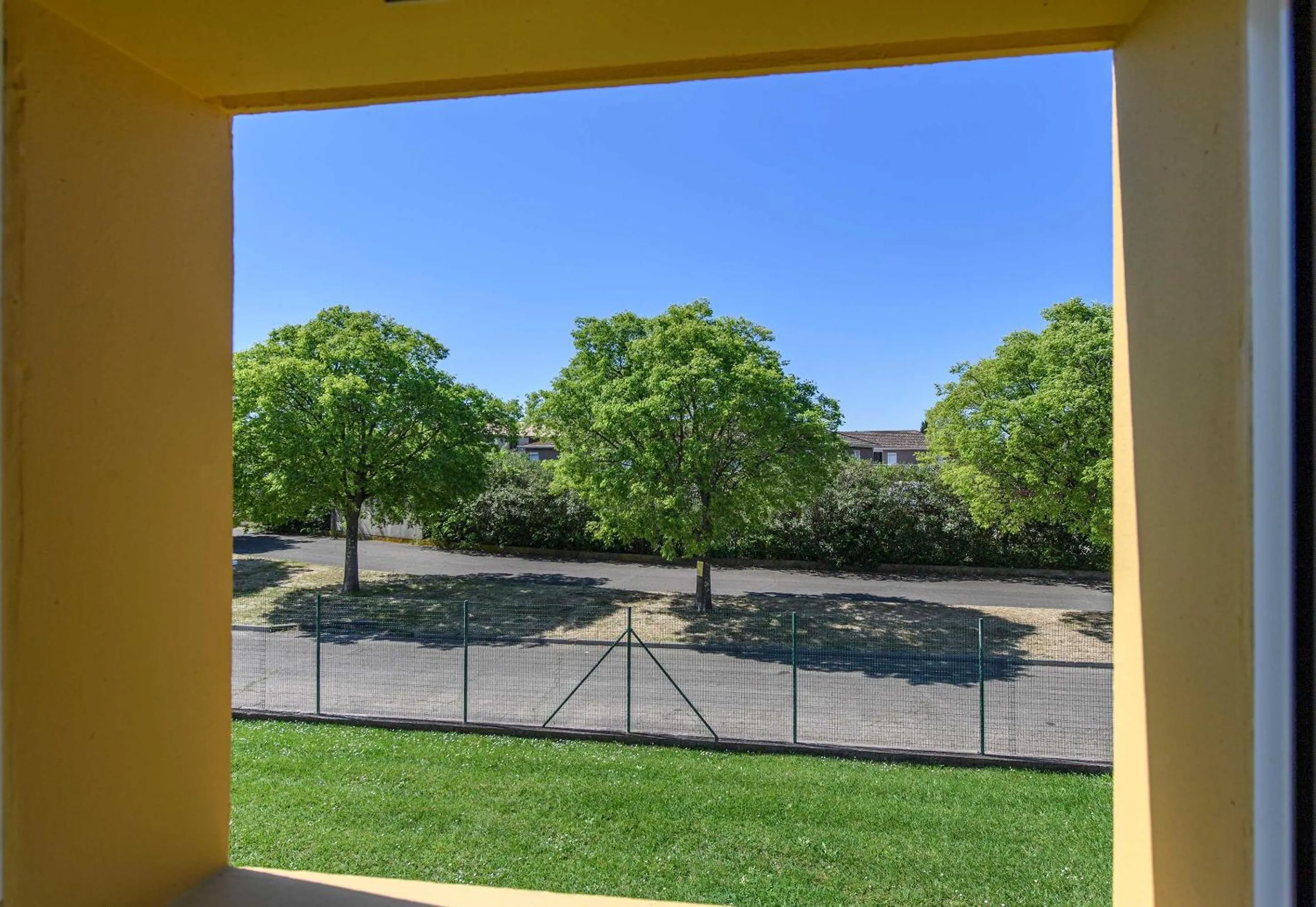 Day in B&B HOTEL Nîmes Caissargues