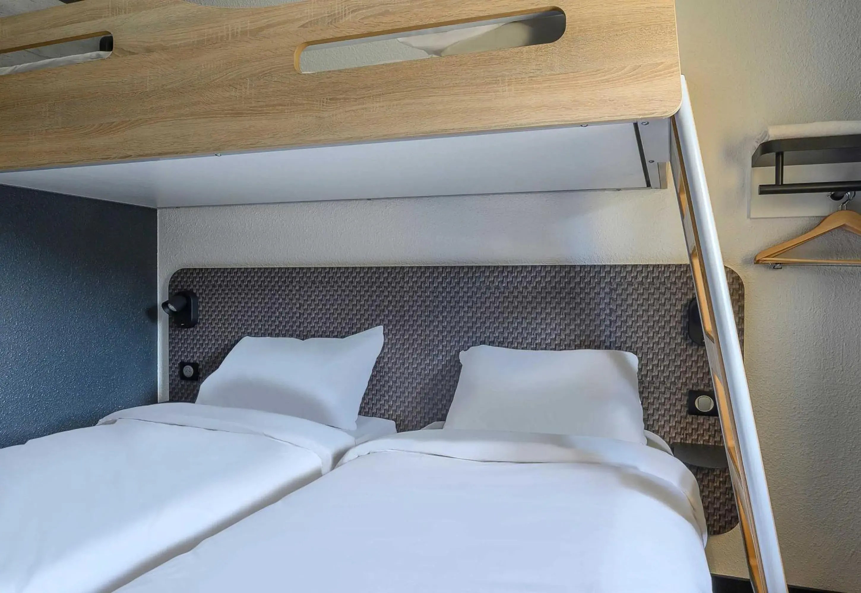 Triple Room with Three Single Beds in B&B HOTEL Nîmes Caissargues Triple Room with Three Single Beds in B&B HOTEL Nîmes Caissargues