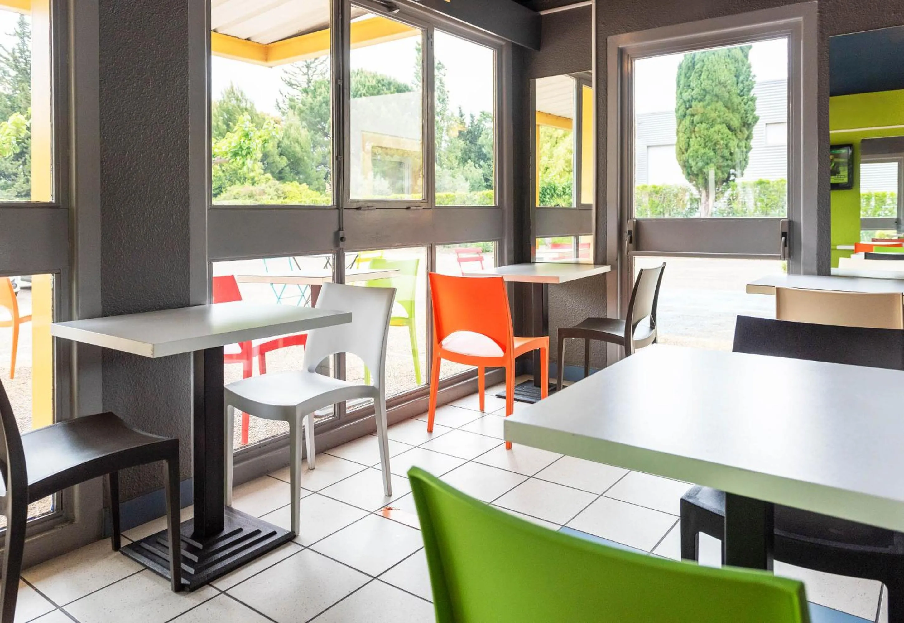 Breakfast in B&B HOTEL Nîmes Caissargues