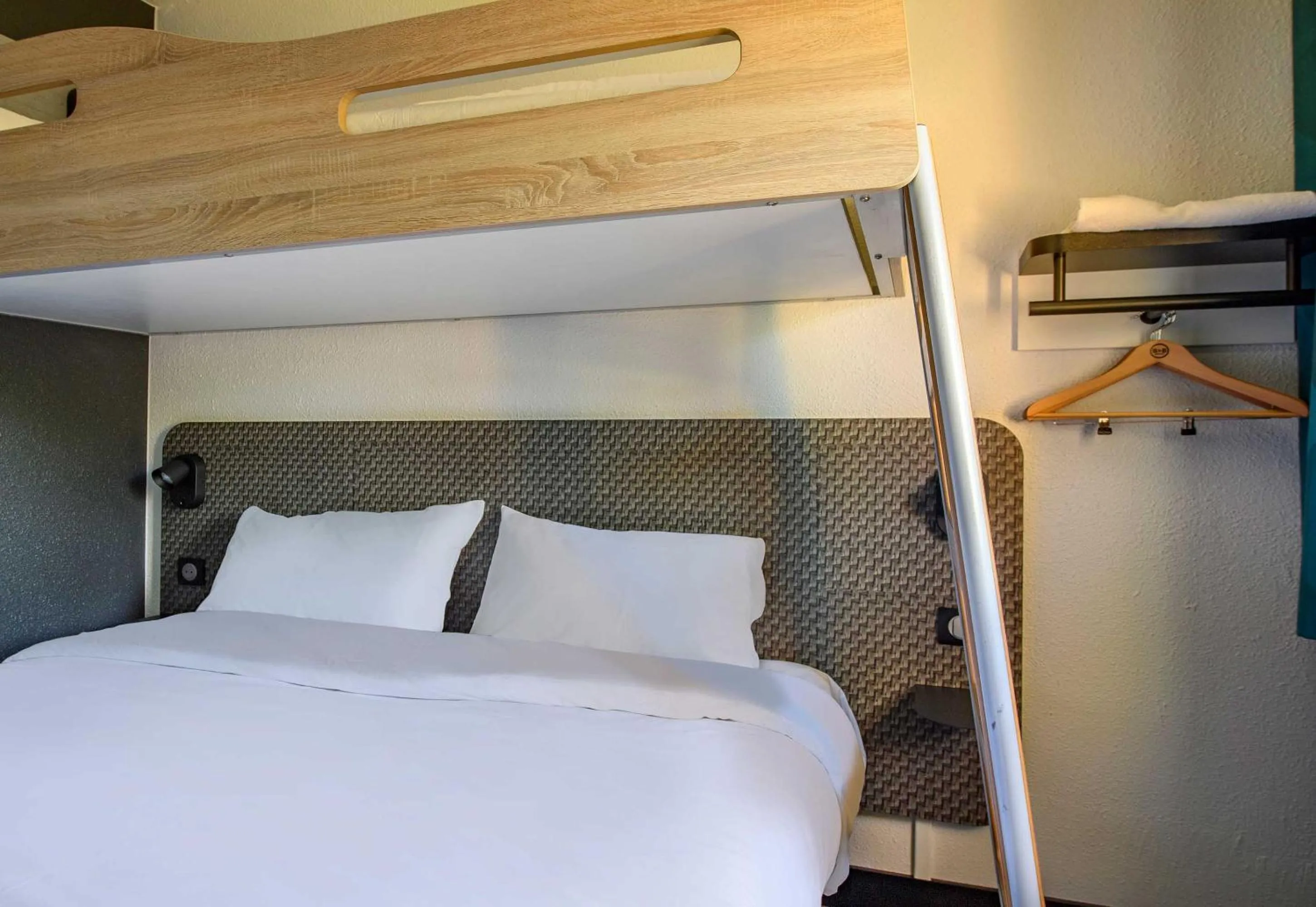 Bedroom, Bed in B&B HOTEL Nîmes Caissargues