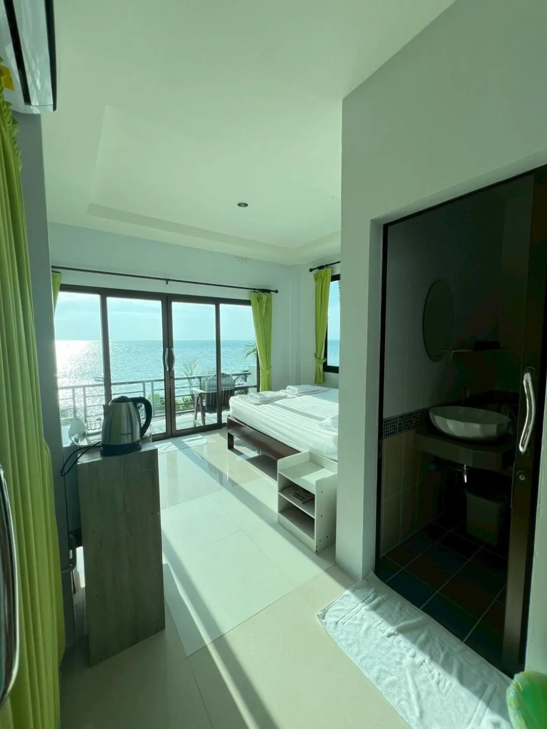 Bed in Silver Beach Bungalow