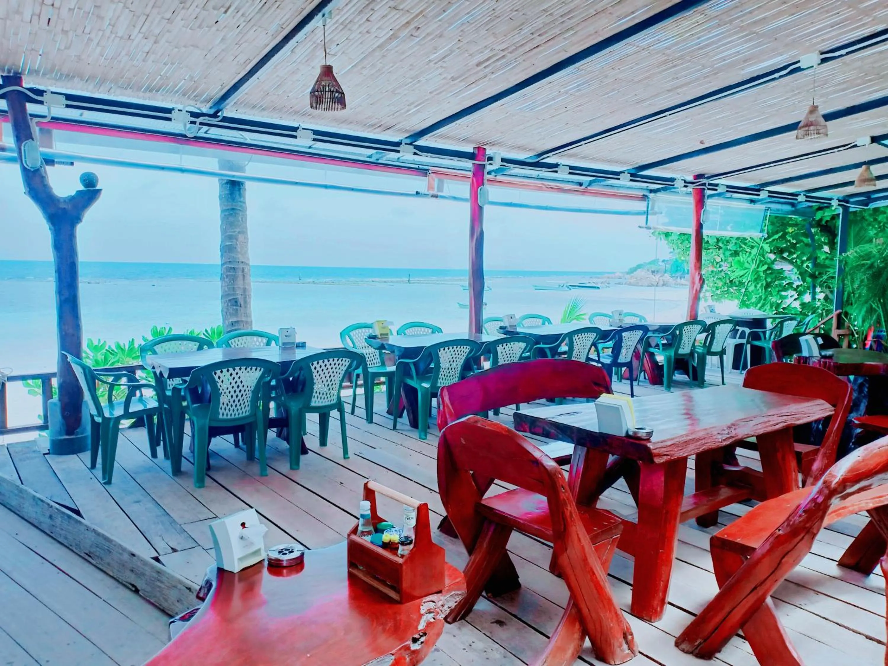 Restaurant/places to eat in Silver Beach Bungalow