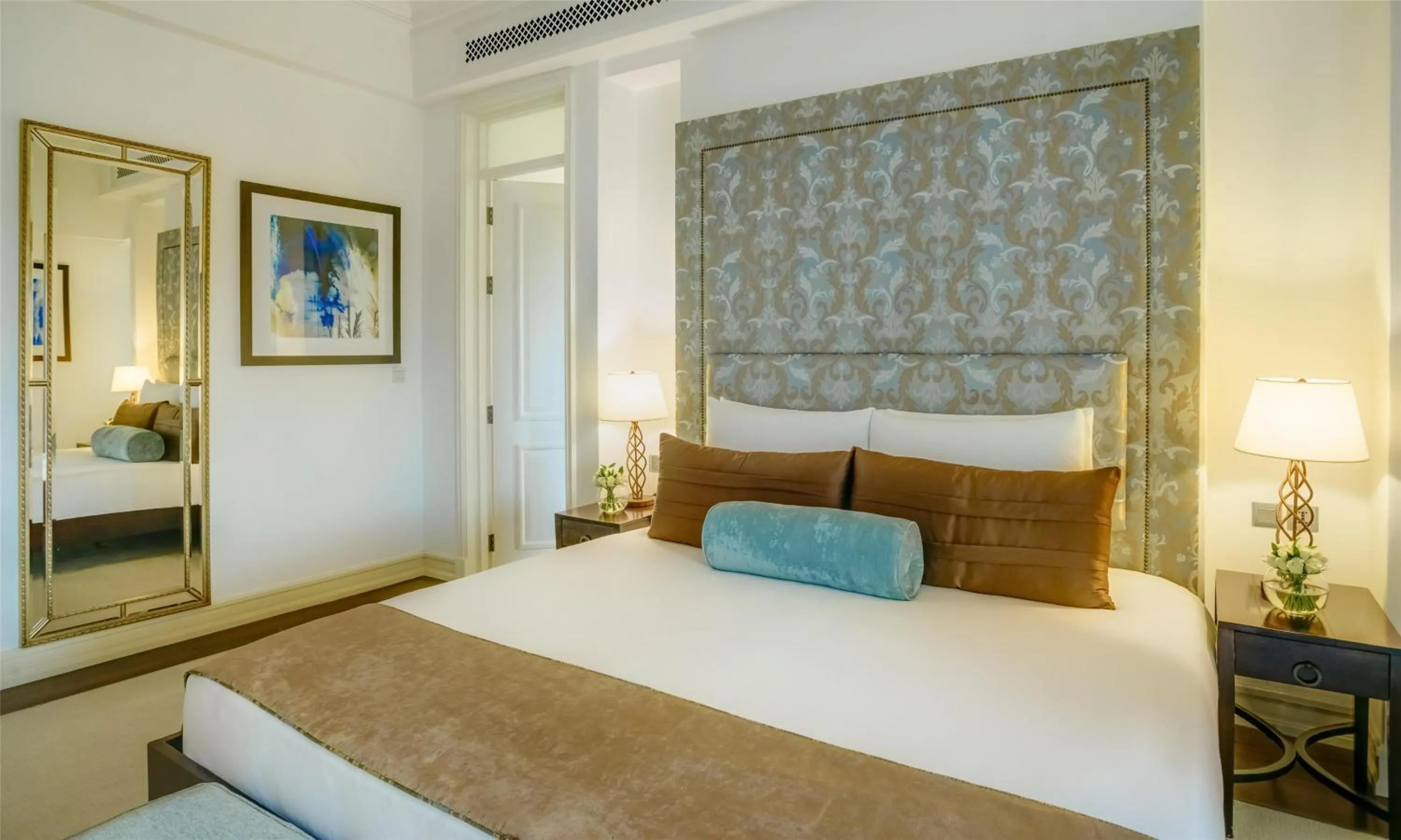 Photo of the whole room, Bed in Villa Rosa Kempinski