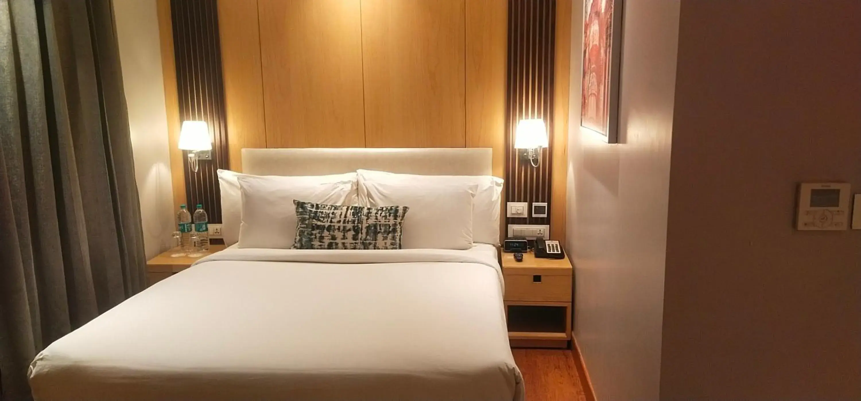 Deluxe Queen Room - single occupancy - Non-Smoking in Best Western Darbar Deluxe Queen Room - single occupancy - Non-Smoking in Best Western Darbar