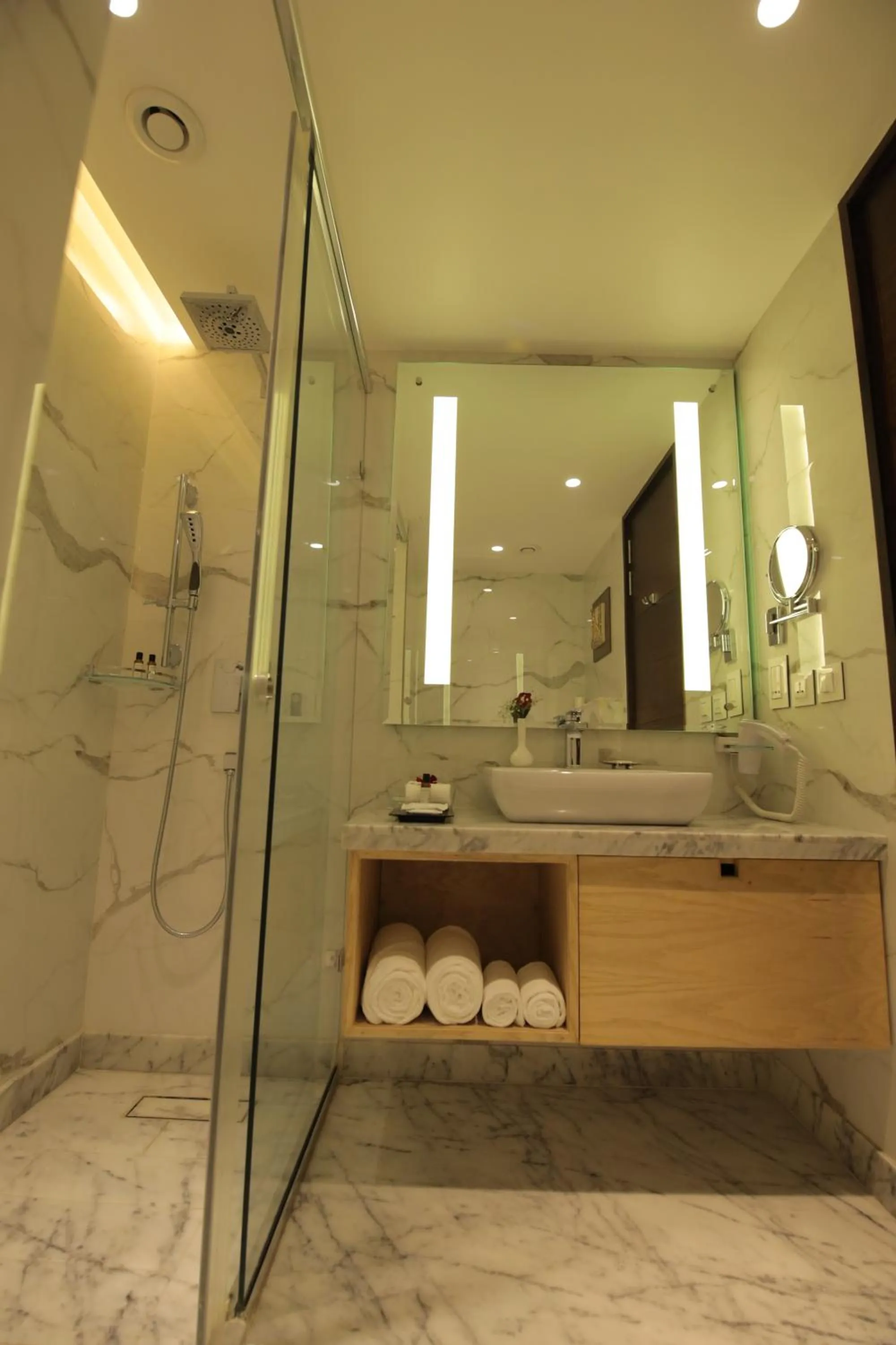 Bathroom in Best Western Darbar