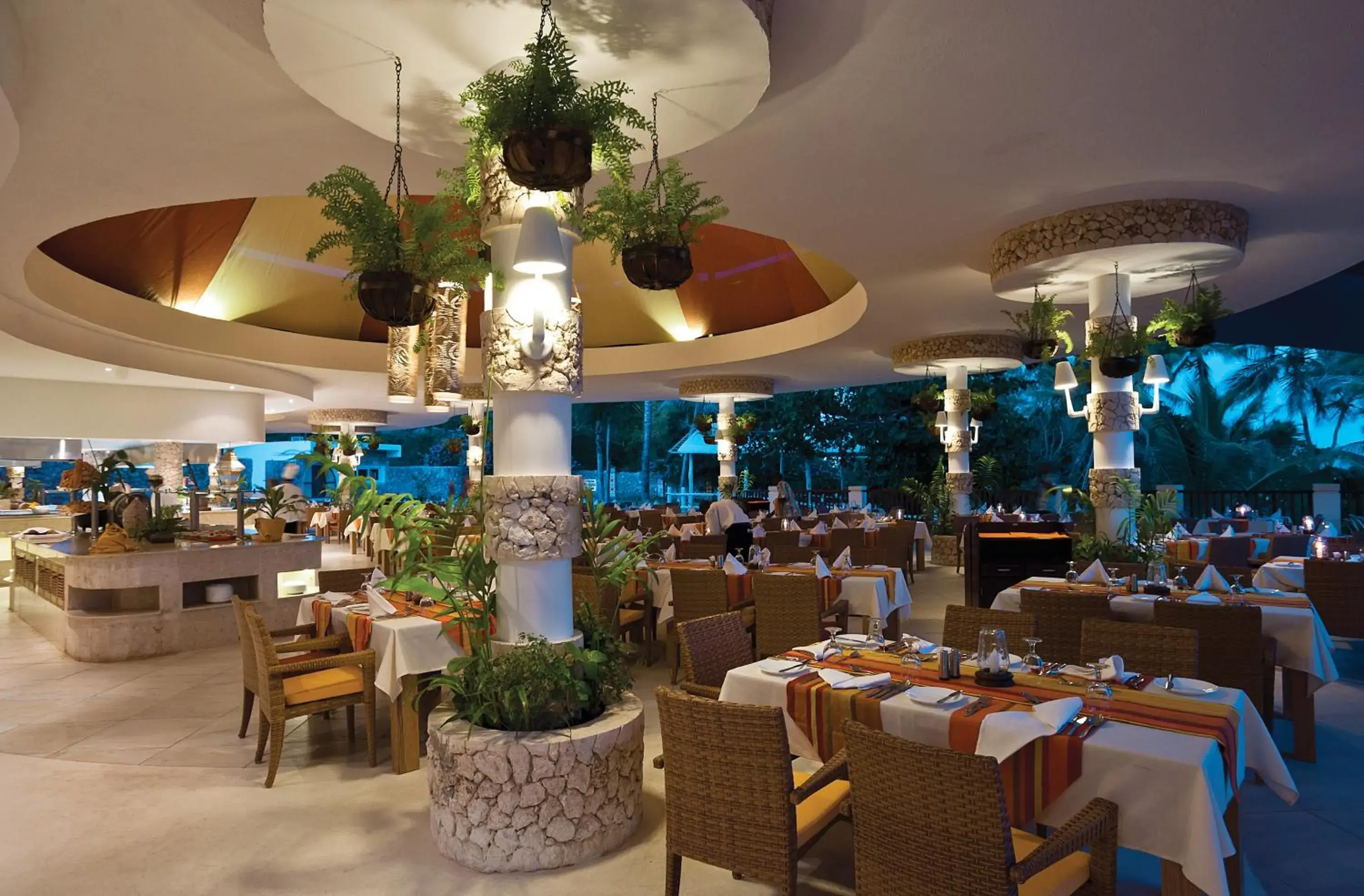Restaurant/places to eat in Leopard Beach Resort and Spa Restaurant/places to eat in Leopard Beach Resort and Spa