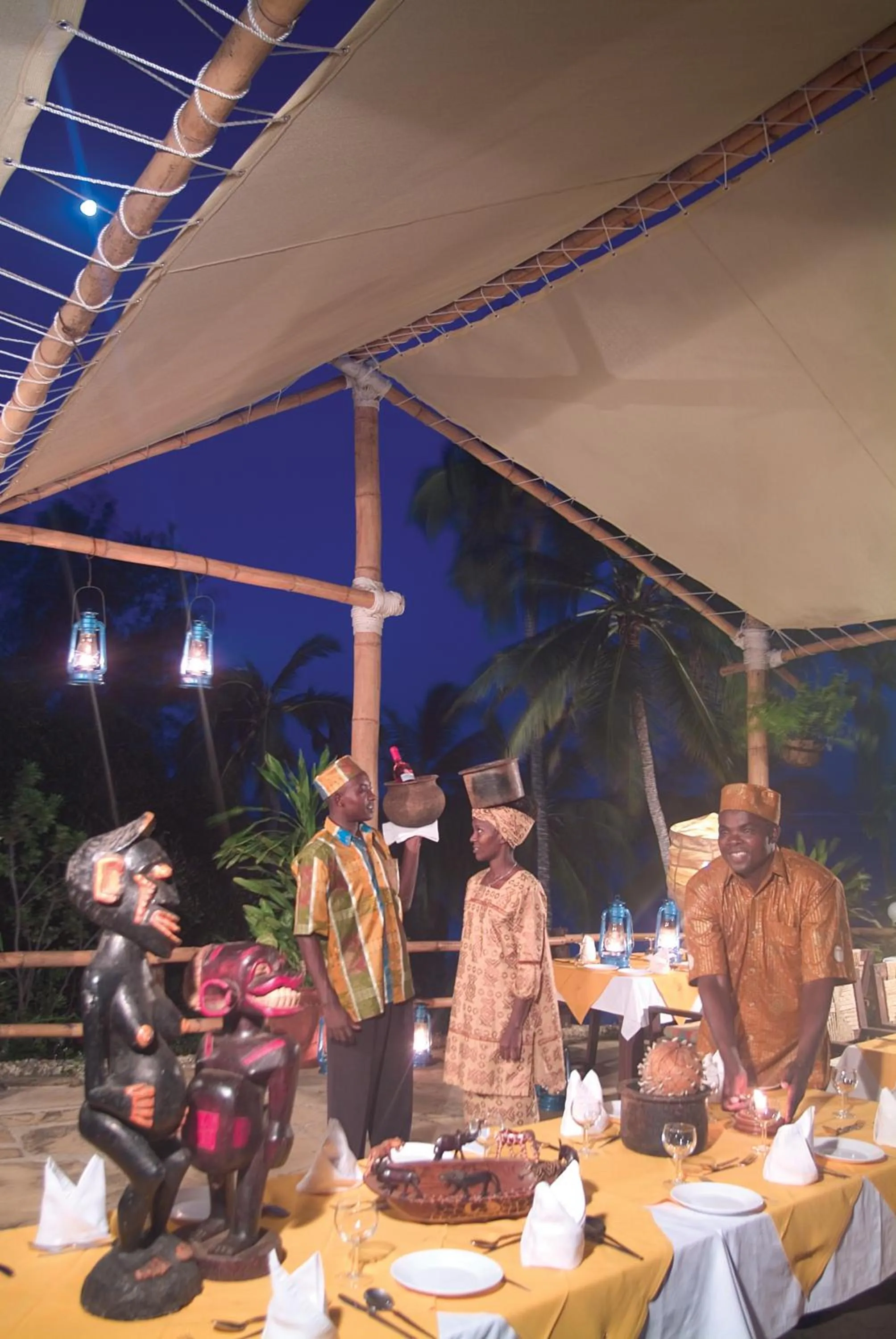 Restaurant/places to eat in Leopard Beach Resort and Spa