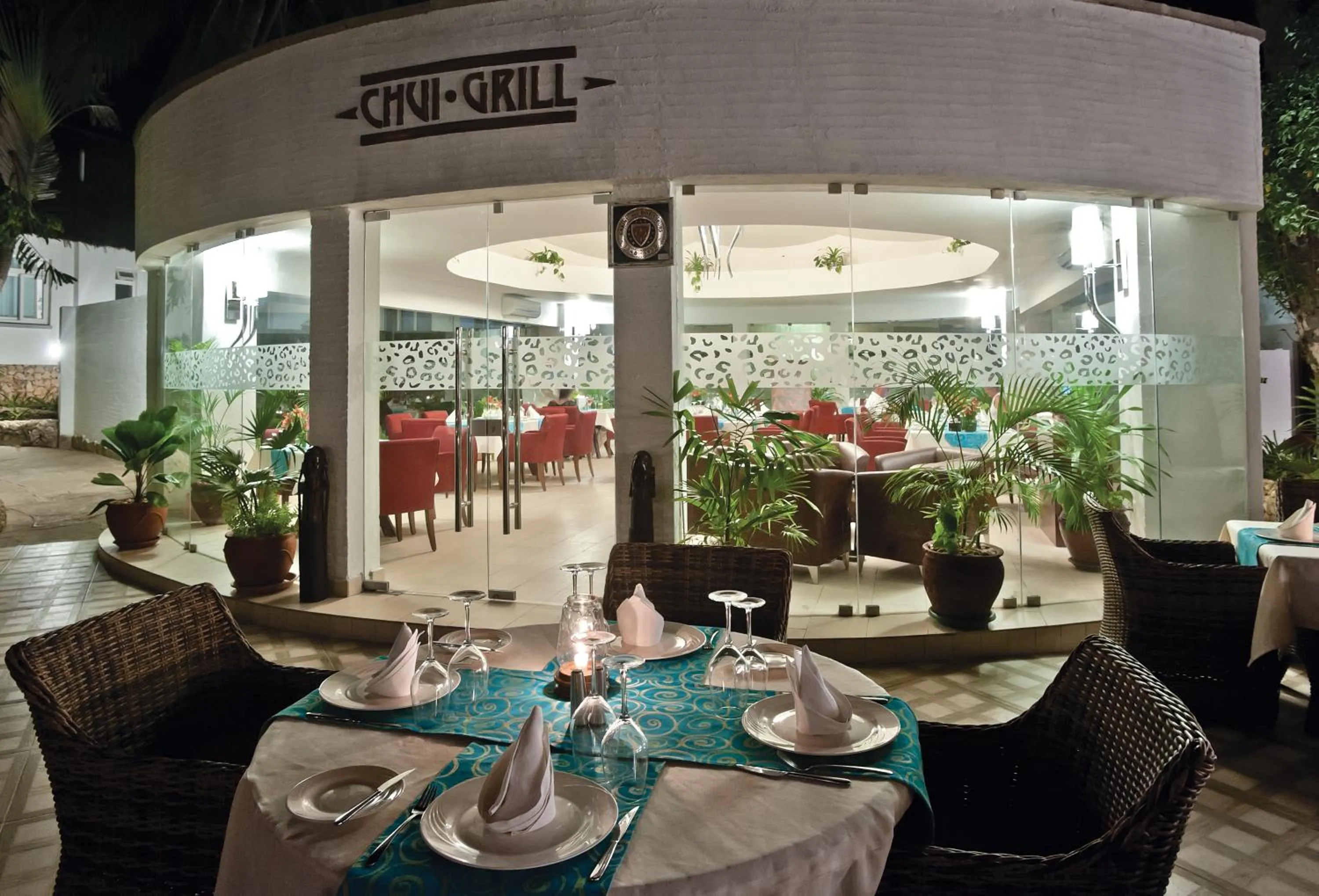 Restaurant/places to eat in Leopard Beach Resort and Spa