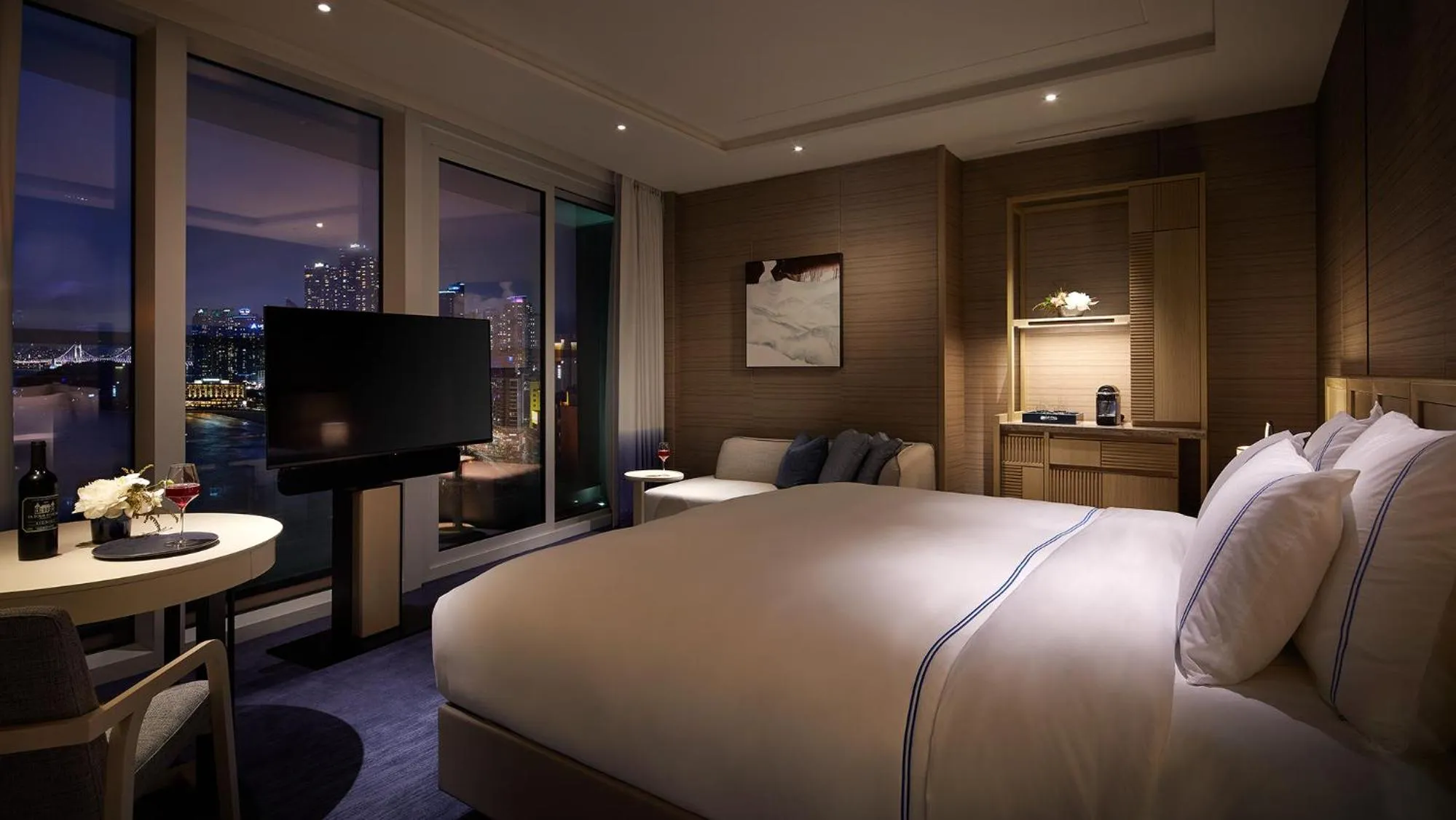 Bedroom, Bed in Signiel Busan