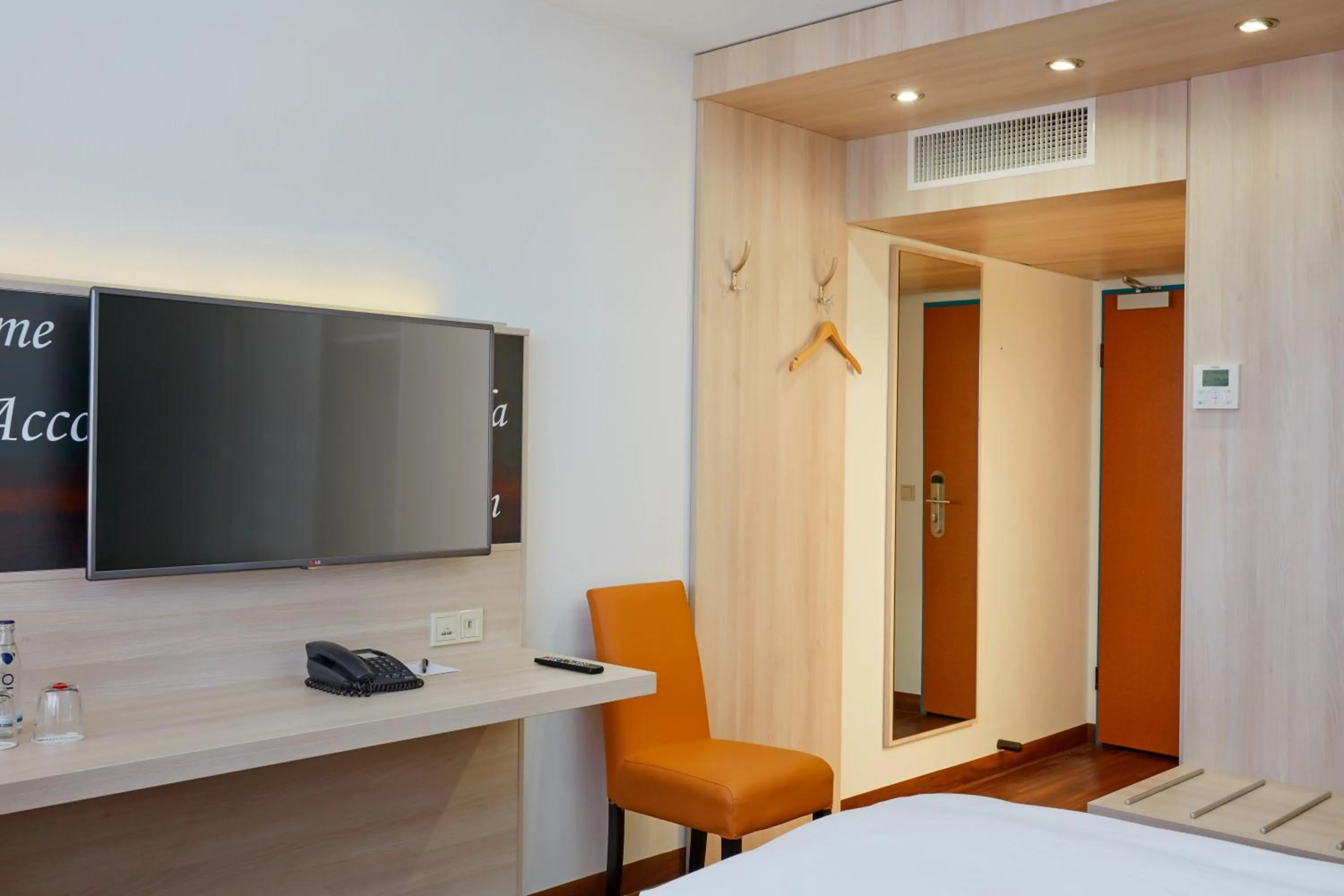 Photo of the whole room in H+ Hotel Stuttgart Herrenberg