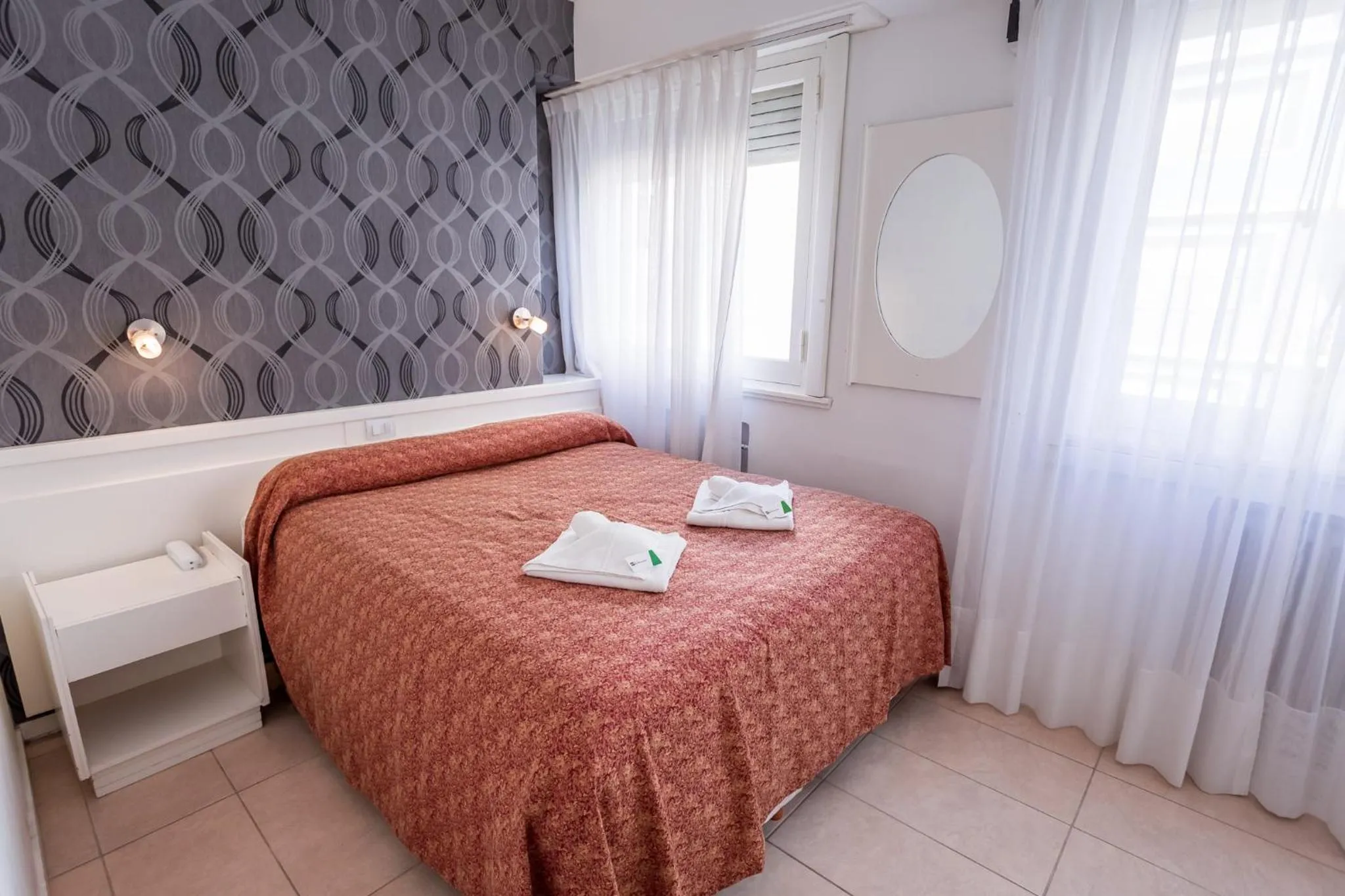 Photo of the whole room, Bed in Estocolmo Hotel by bund