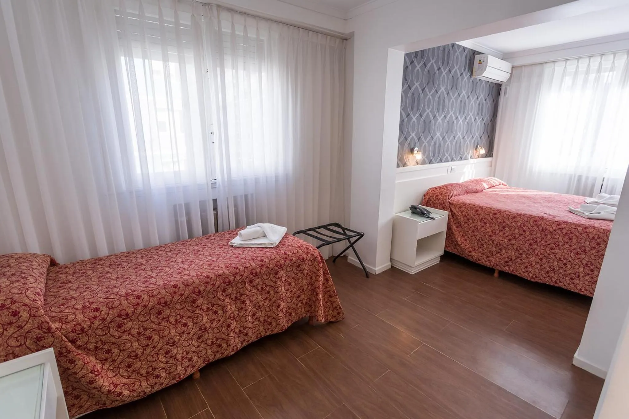 Photo of the whole room, Bed in Estocolmo Hotel by bund