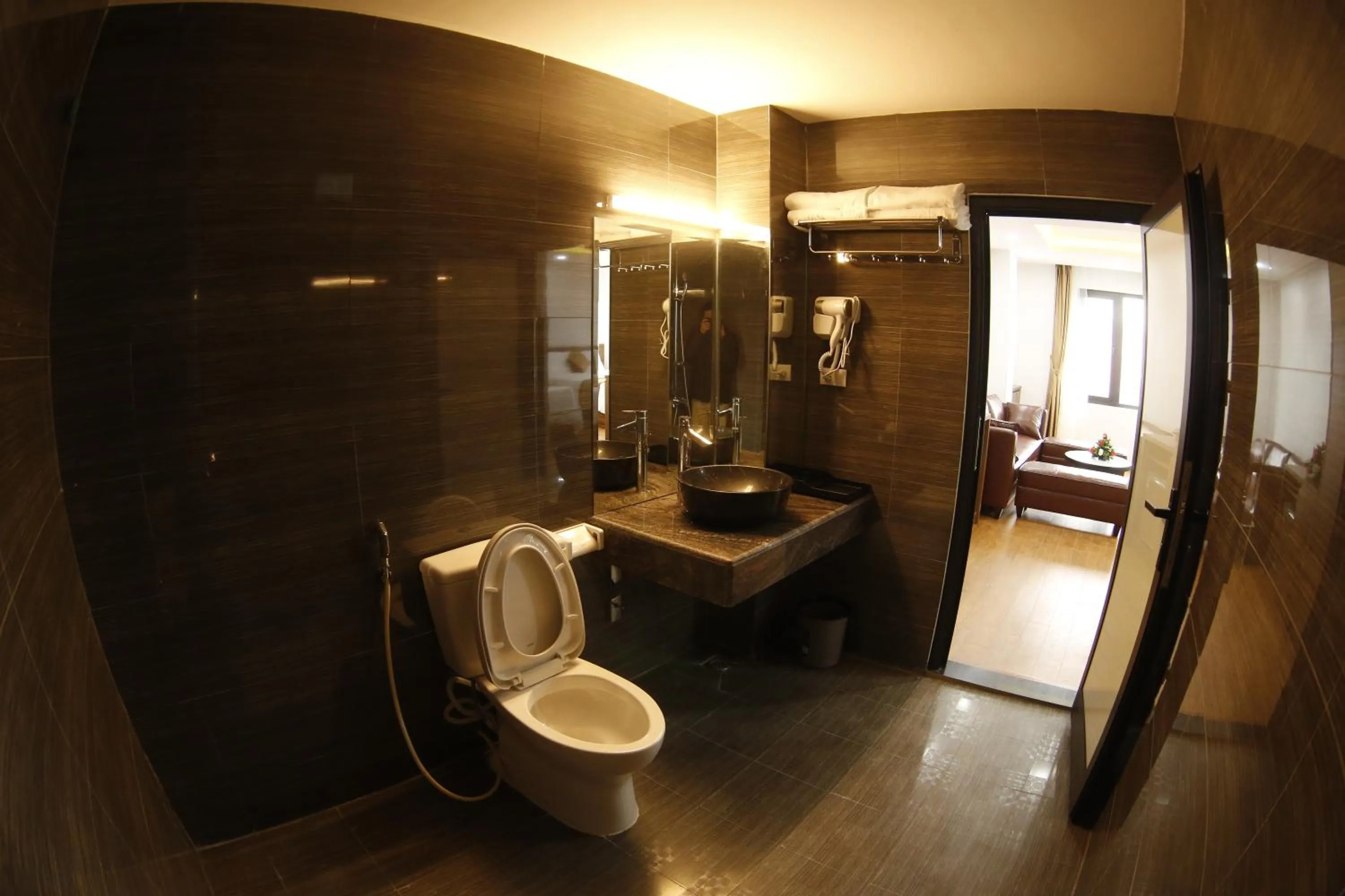 Bathroom in Bảo Ngọc Diamond Hotel