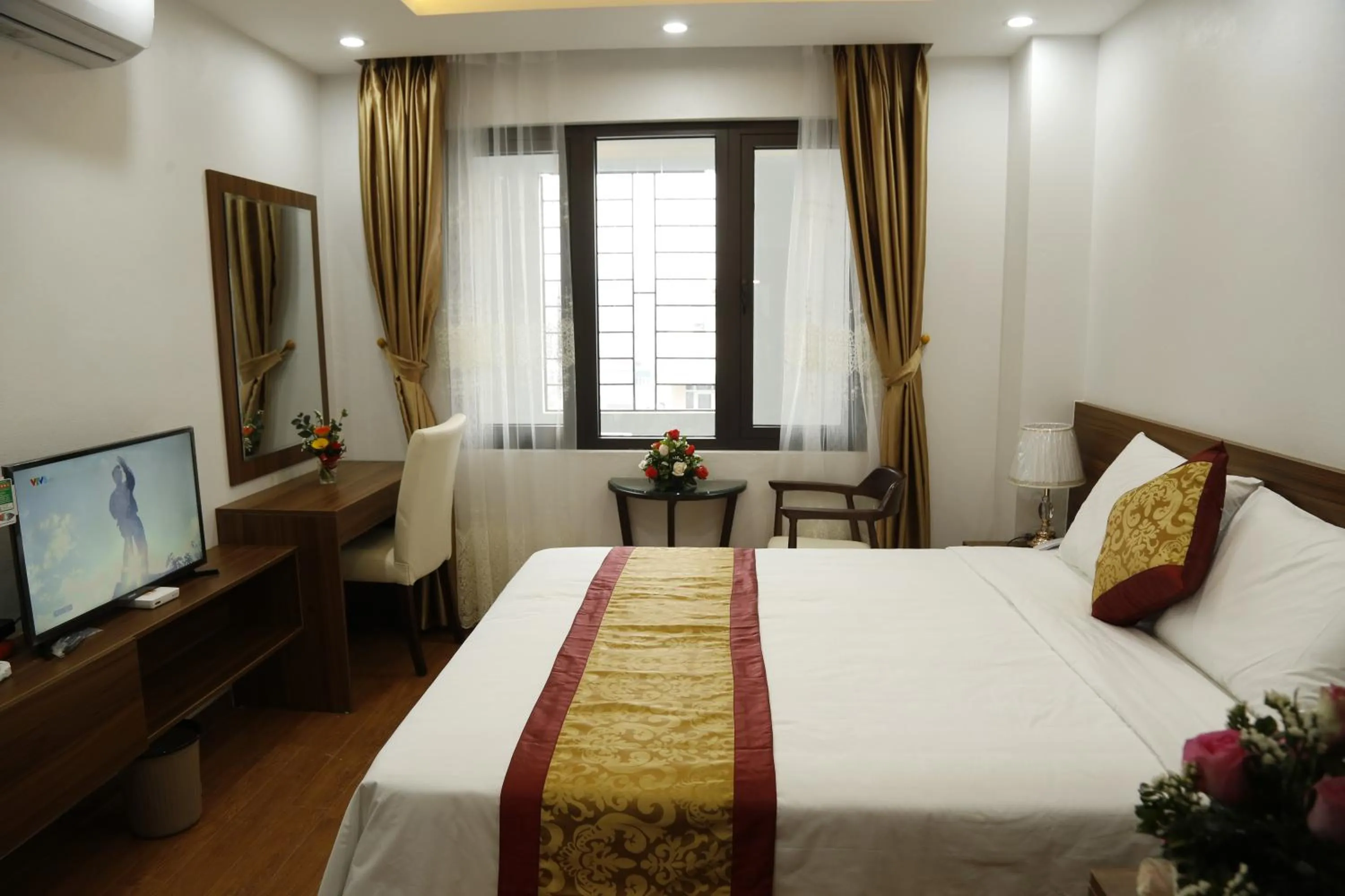 Bed in Bảo Ngọc Diamond Hotel