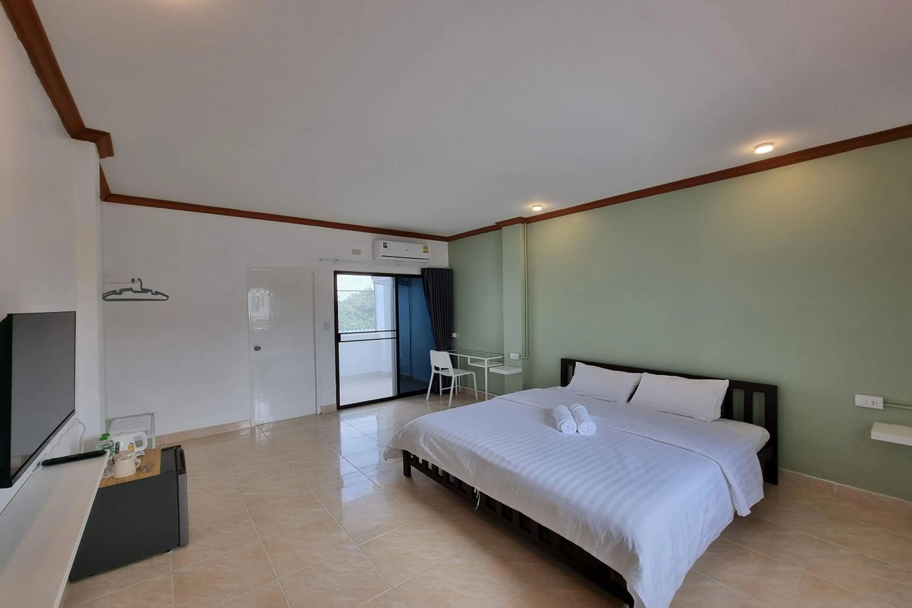 Bedroom, Bed in Breezy Pattaya