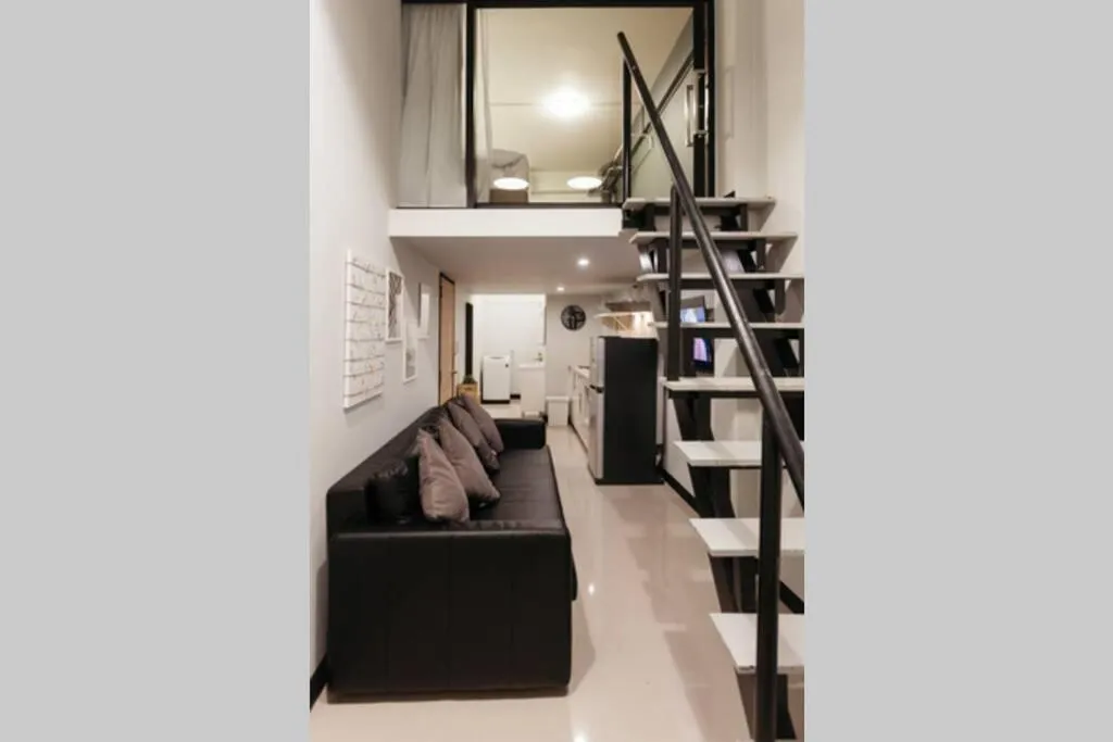 S1 Large Duplex Silom 3 Beds, Full Kitchen WIFI