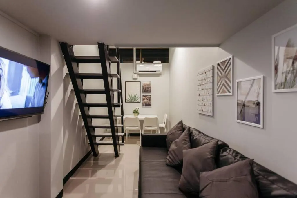 S1 Large Duplex Silom 3 Beds, Full Kitchen WIFI