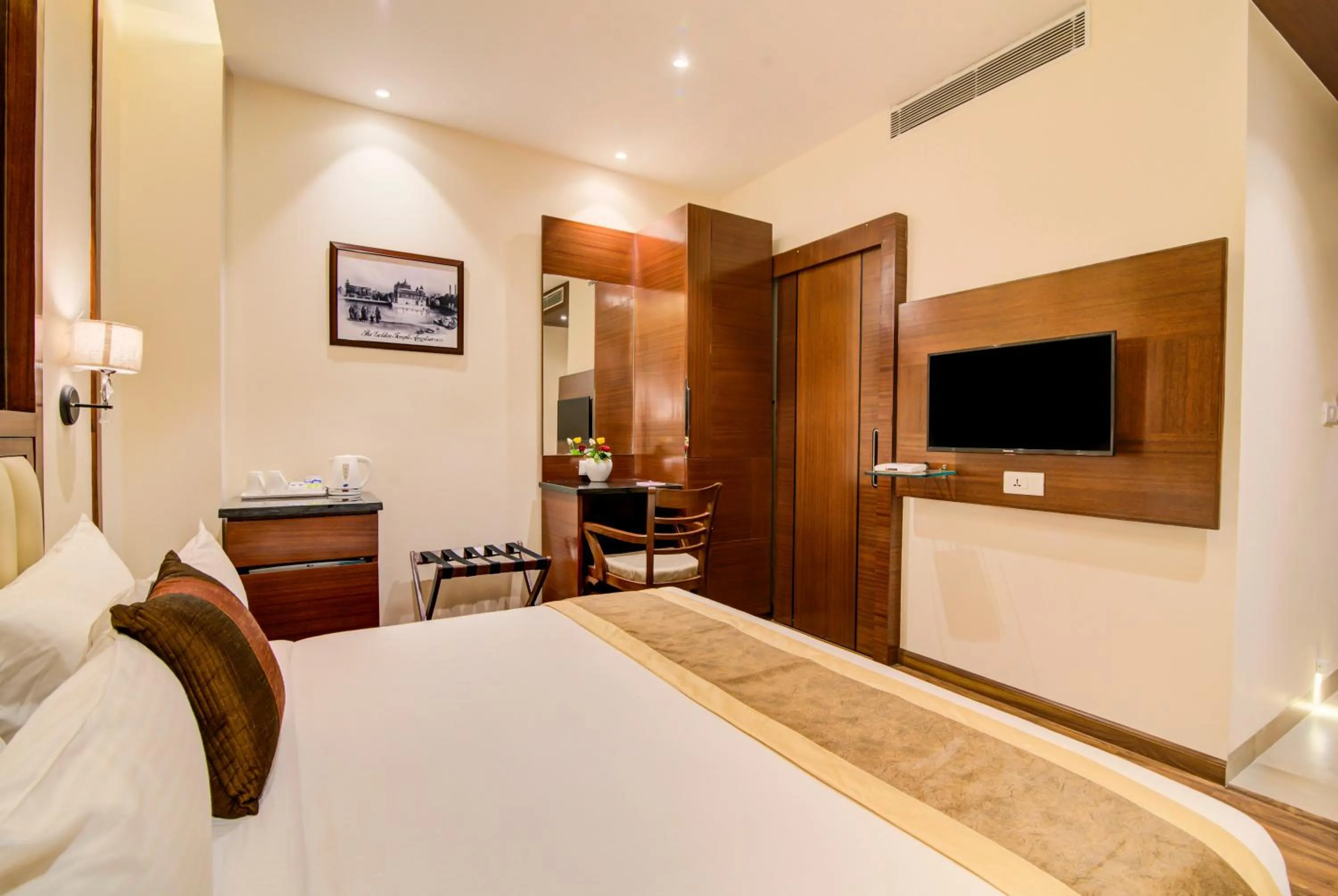 TV and multimedia, Bed in Amritara Sadka Amritsar