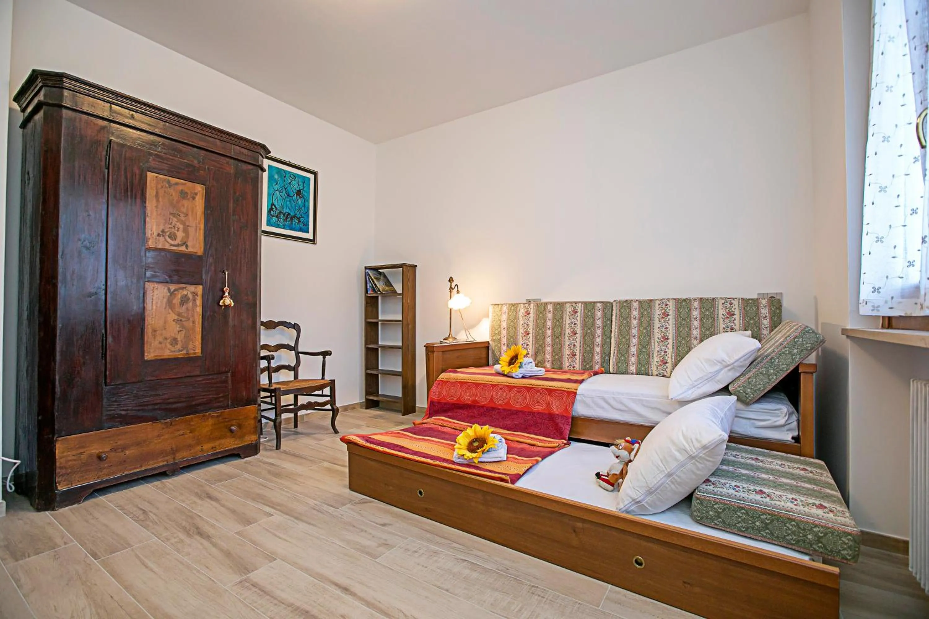 Bedroom, Bed in Bella Arco Apartment - Happy Rentals