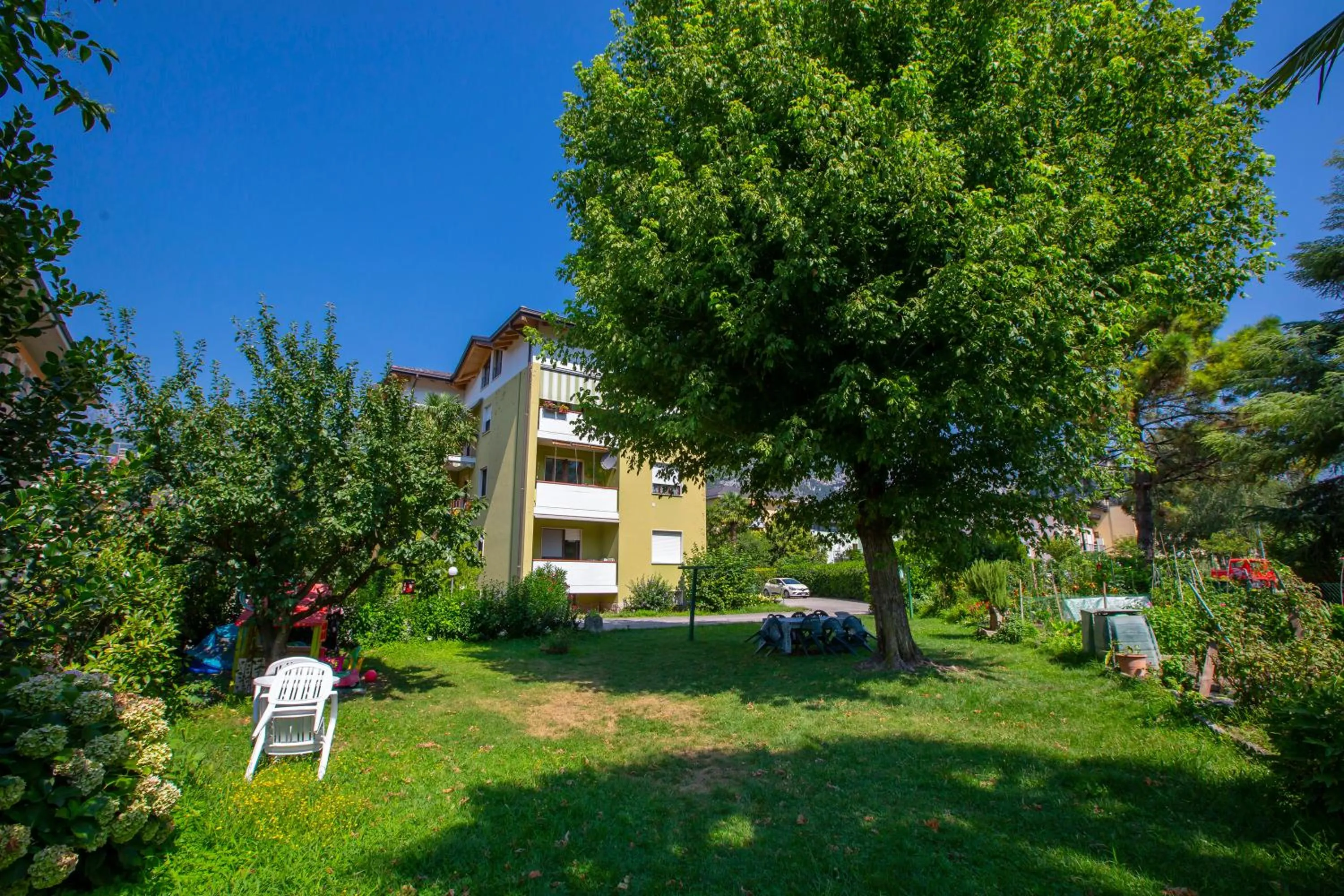 Garden in Bella Arco Apartment - Happy Rentals