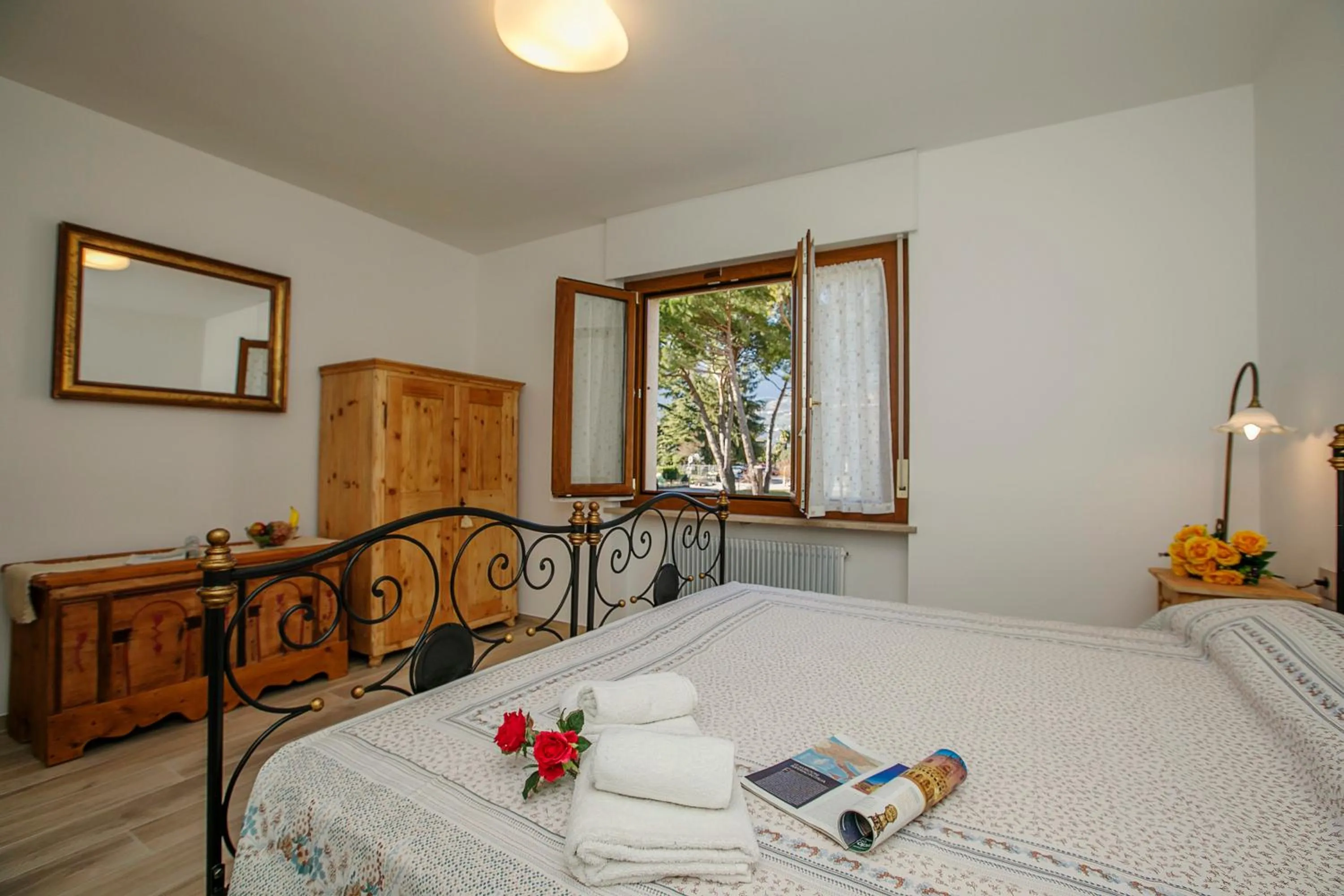 Bedroom, Bed in Bella Arco Apartment - Happy Rentals