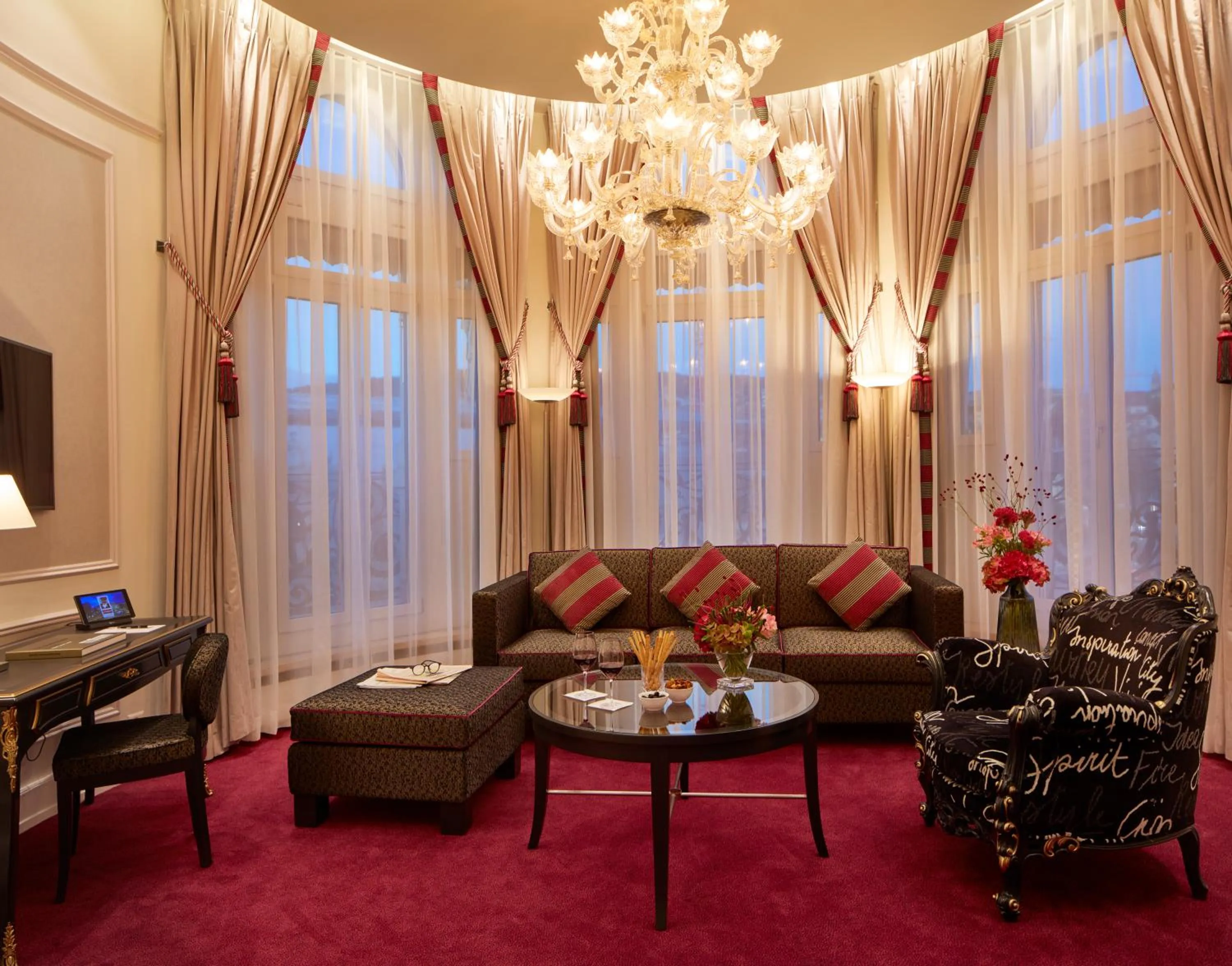 Photo of the whole room in The Dufour by Hotel Schweizerhof Zürich