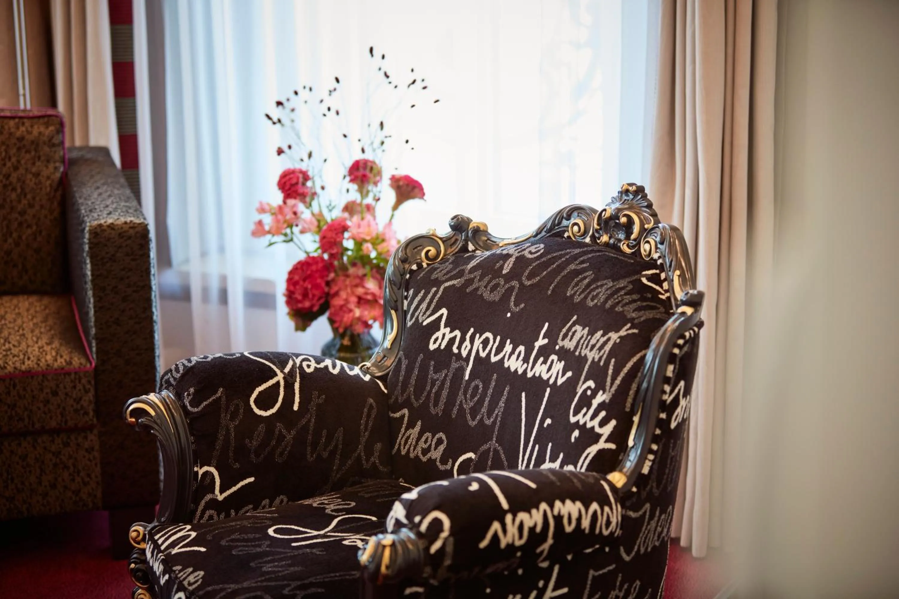 Living room in The Dufour by Hotel Schweizerhof Zürich