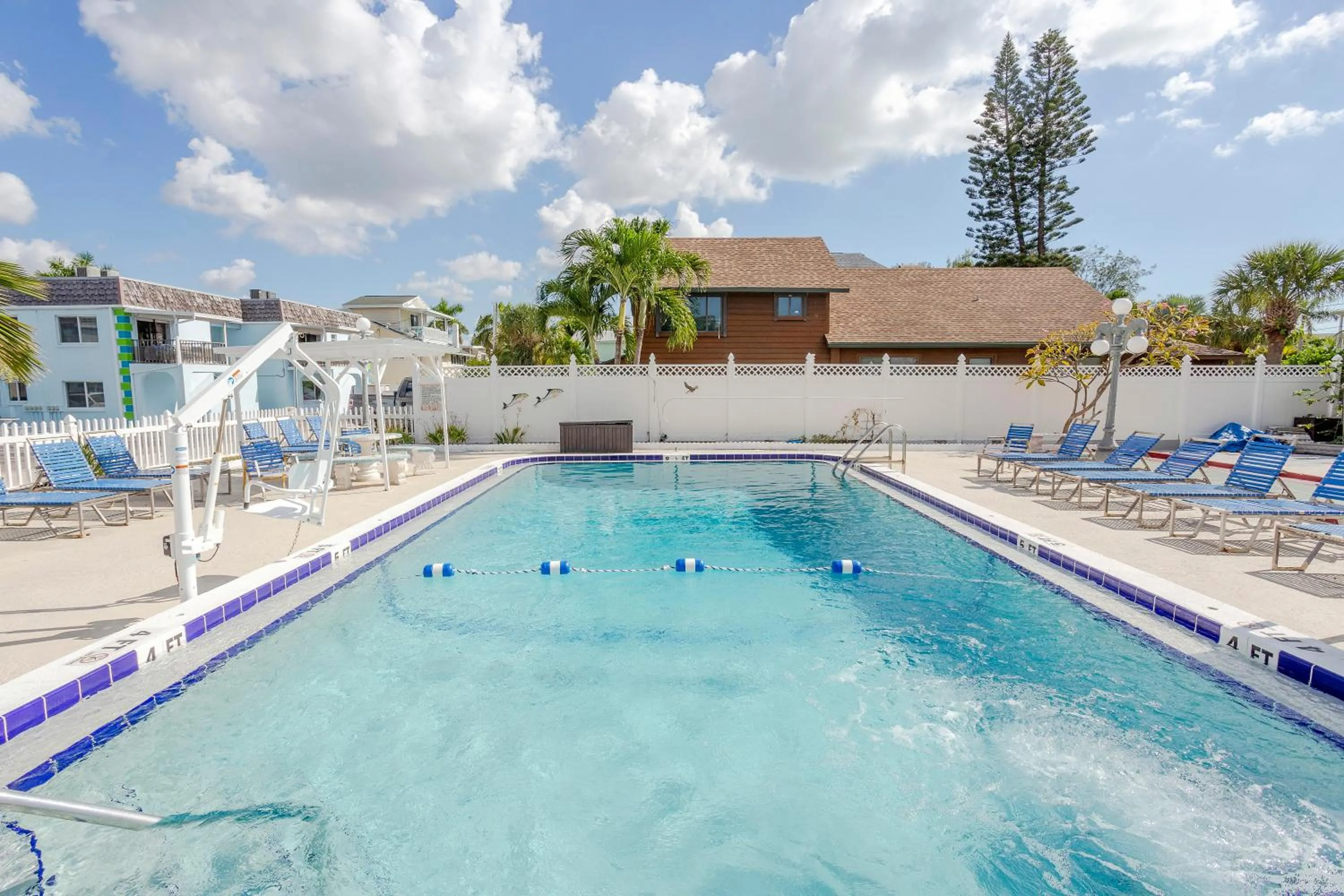 Property building in Twins Inn & Apartments