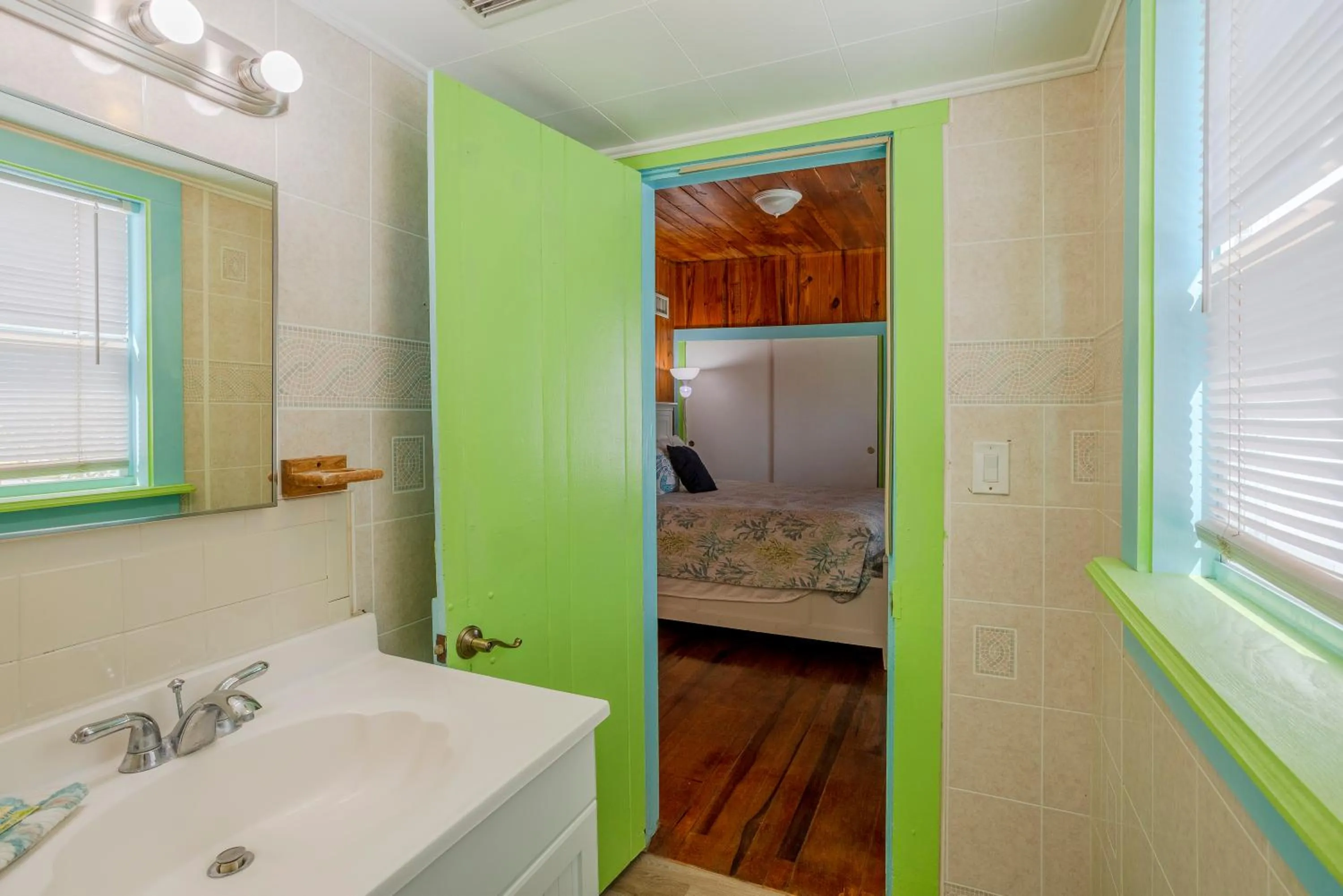 Shower in Twins Inn & Apartments