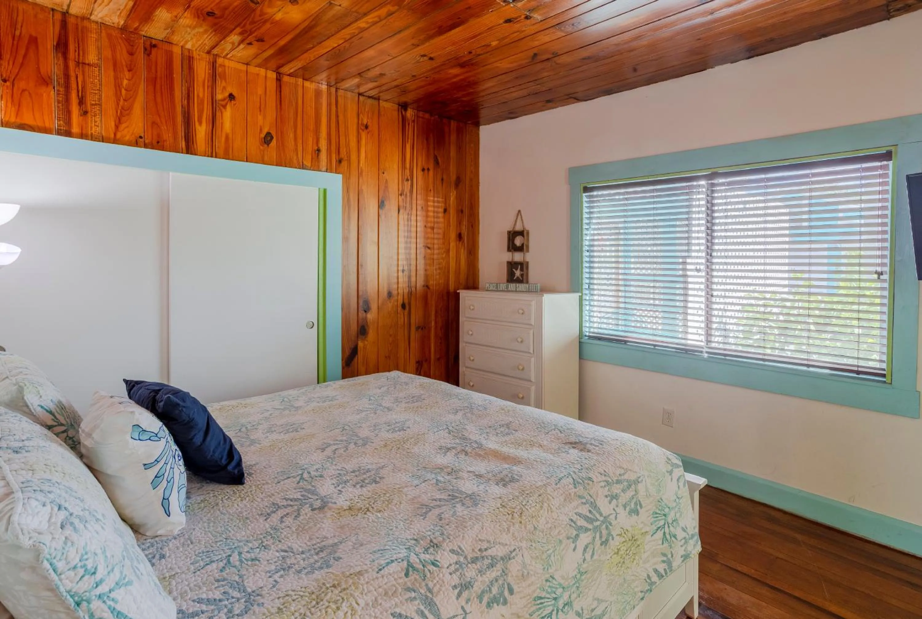 Bed in Twins Inn & Apartments