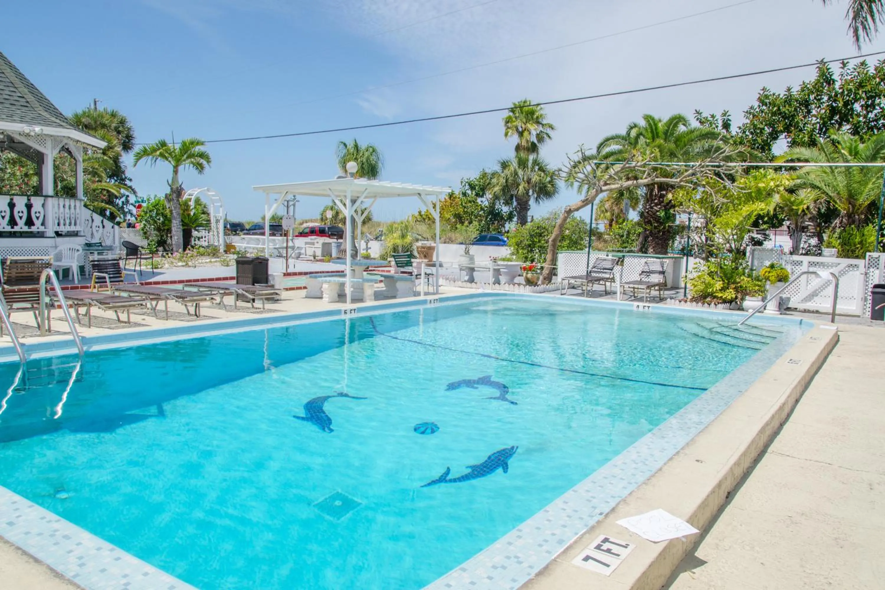 Swimming pool in Twins Inn & Apartments