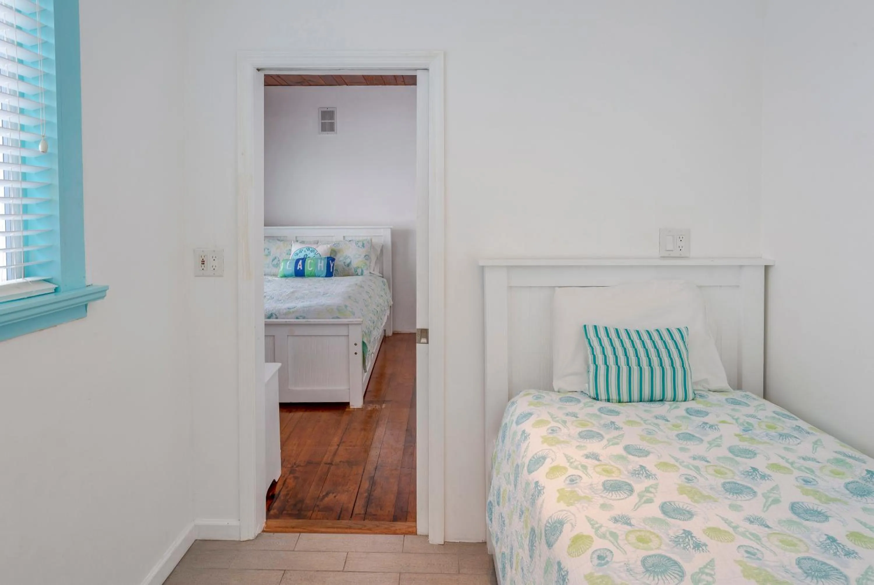 Bed in Twins Inn & Apartments