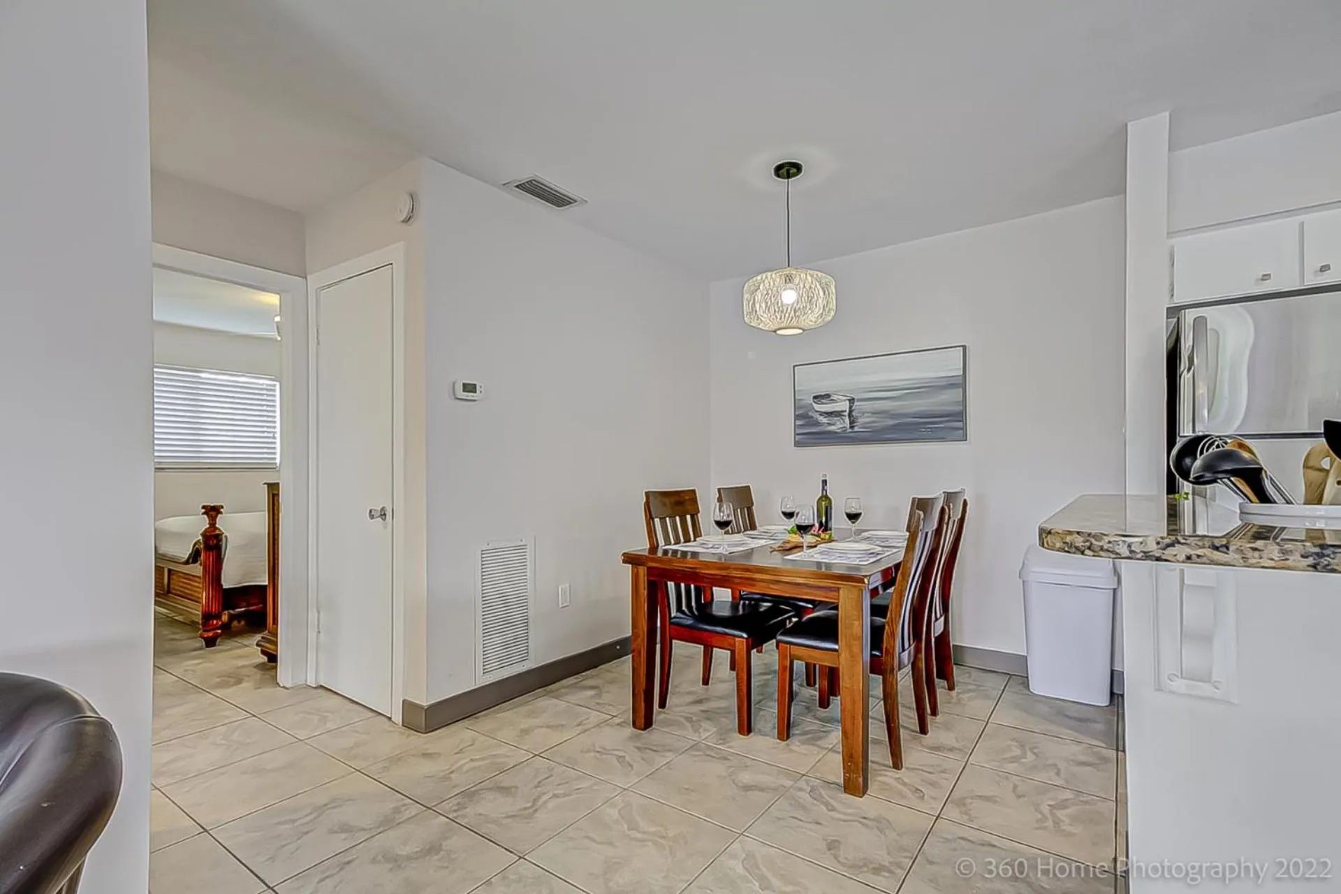 Dining area in Twins Inn & Apartments